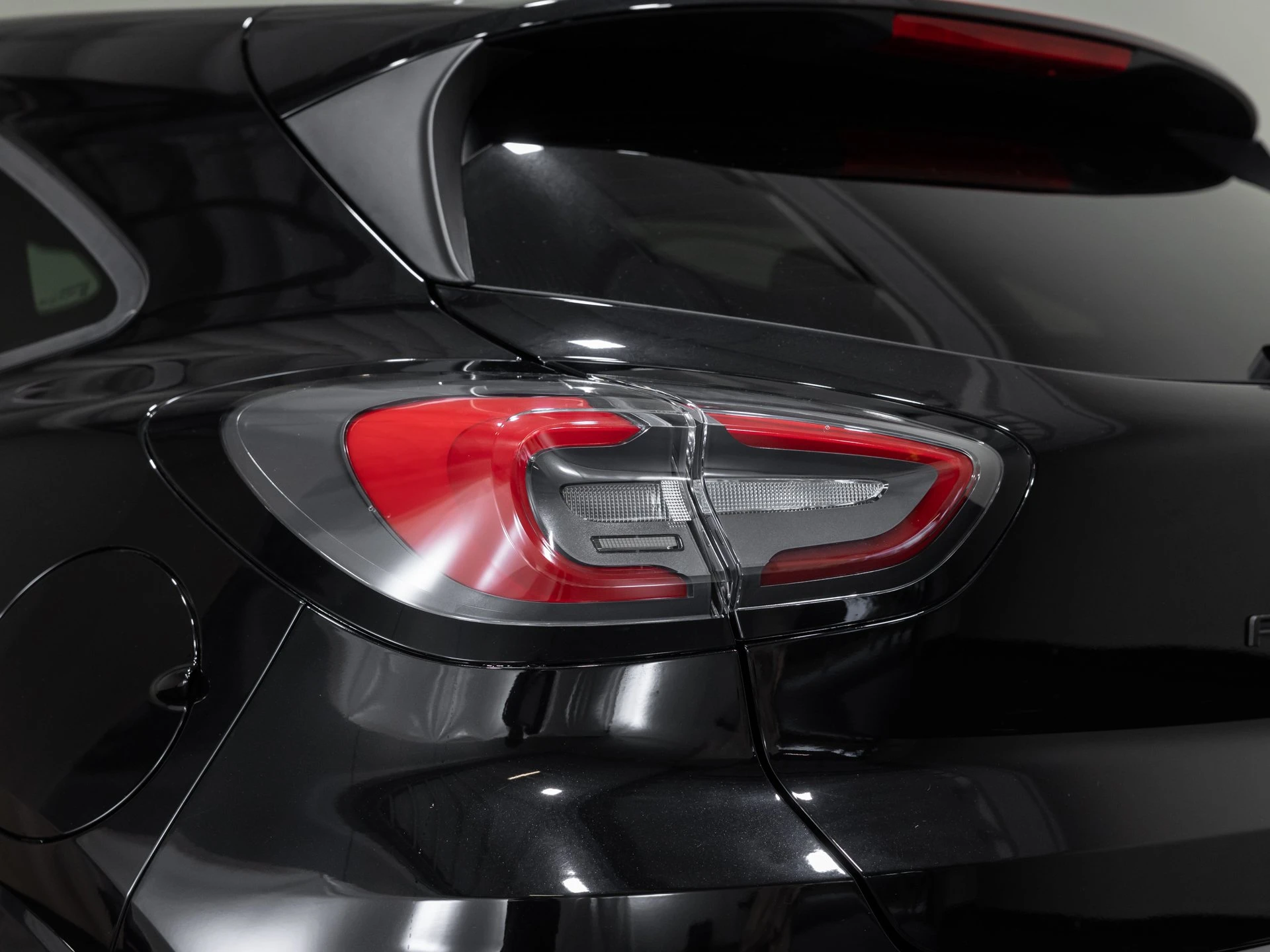 Ford Puma ST-Line X Crossover SUV. 5-türig 1.0 l EcoBoost Hybrid . 7-Gang-PowerShift A