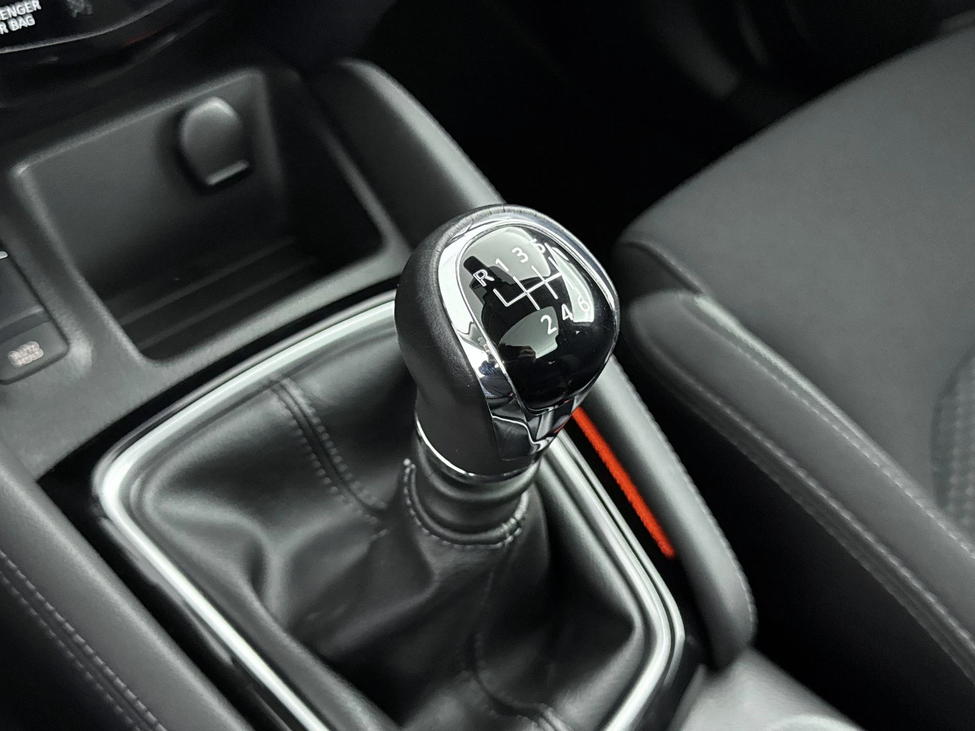 Nissan-QASHQAI-image-12
