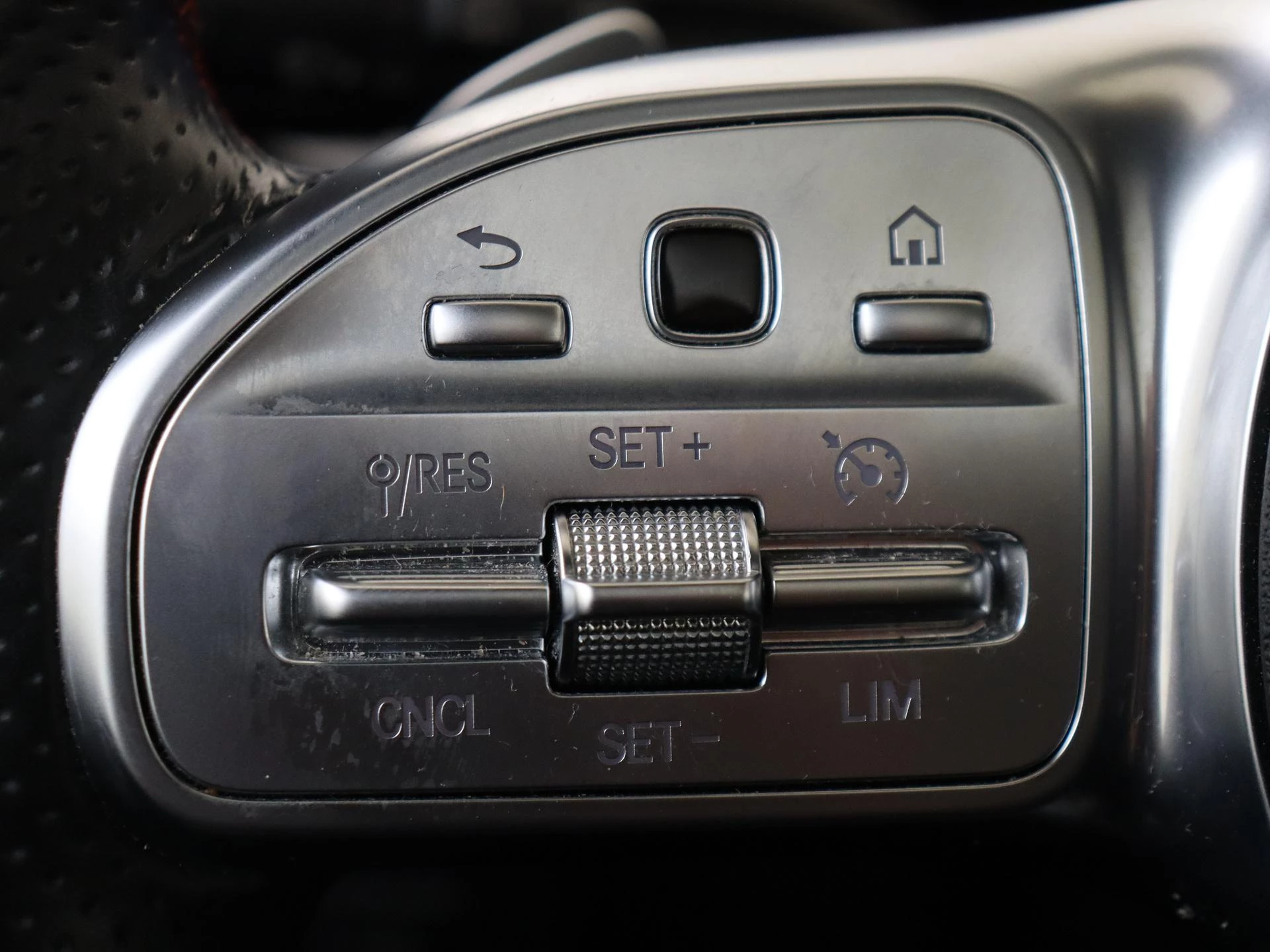 Mercedes-Benz-B-Klasse-image-15