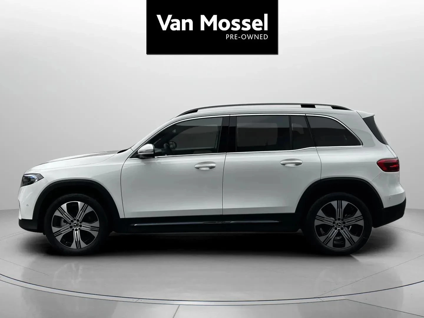 Mercedes-Benz-EQB-image-7