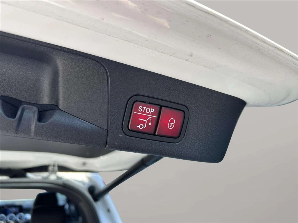 Mercedes-Benz-EQB-image-21