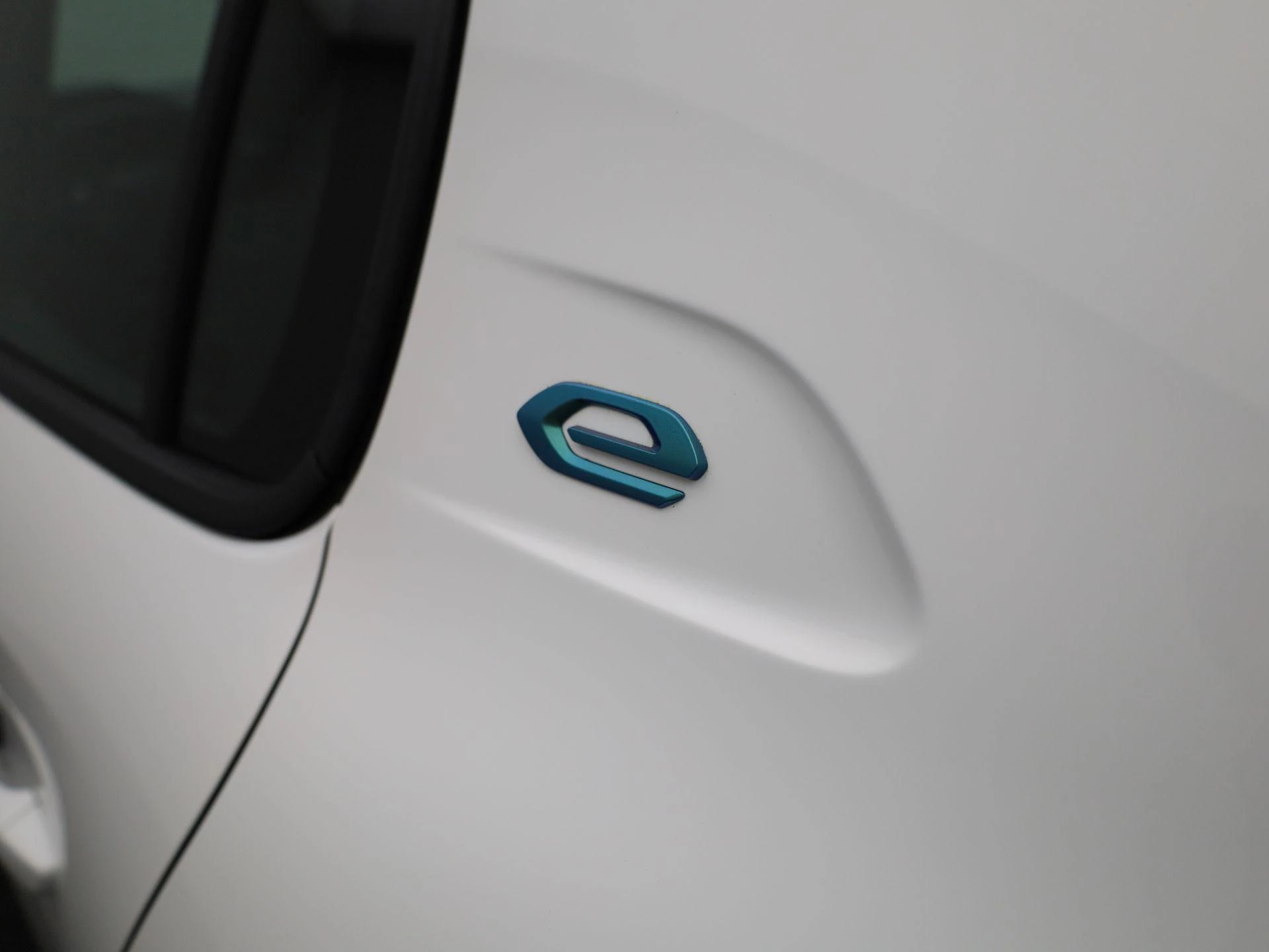 Peugeot-e-208-image-14