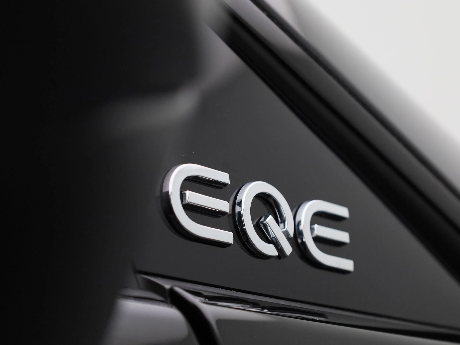 Mercedes-Benz-EQE-image-42