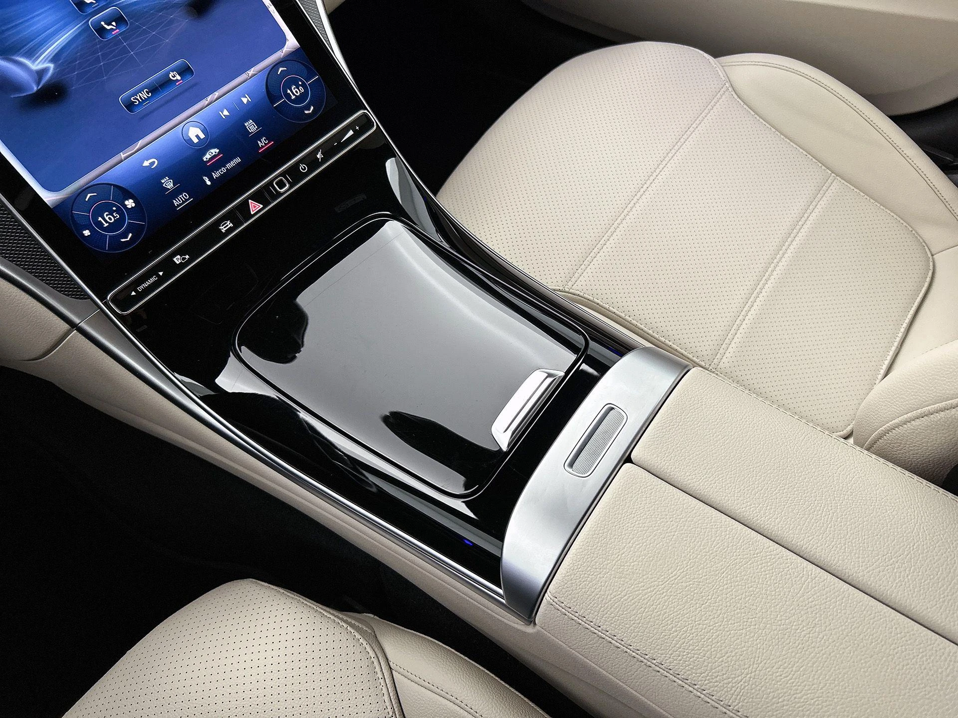 Mercedes-Benz-C-Klasse-image-16