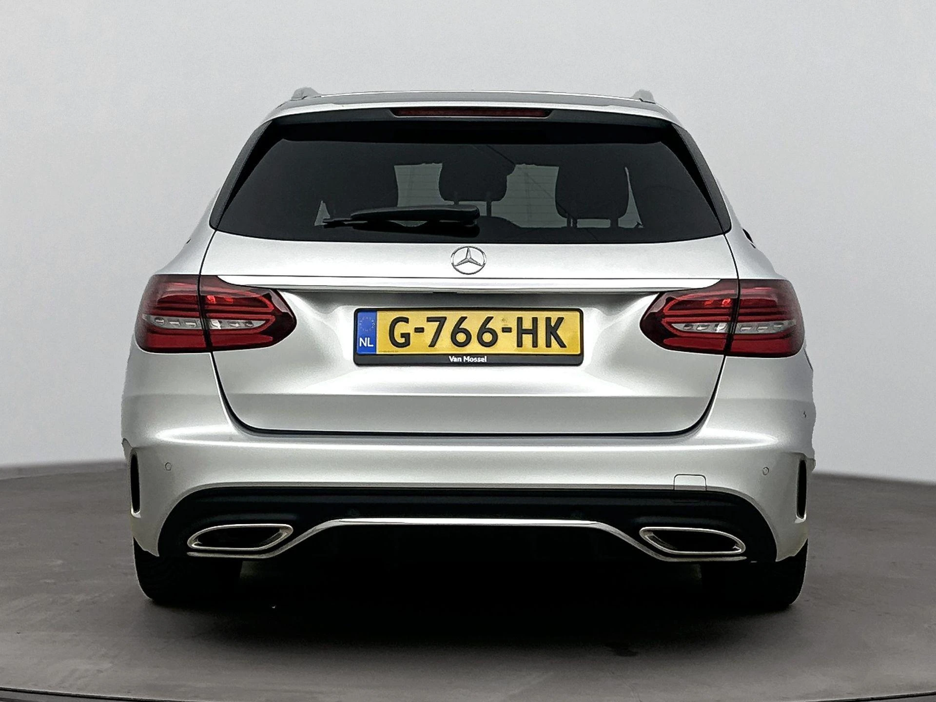 Mercedes-Benz-C-Klasse-image-2