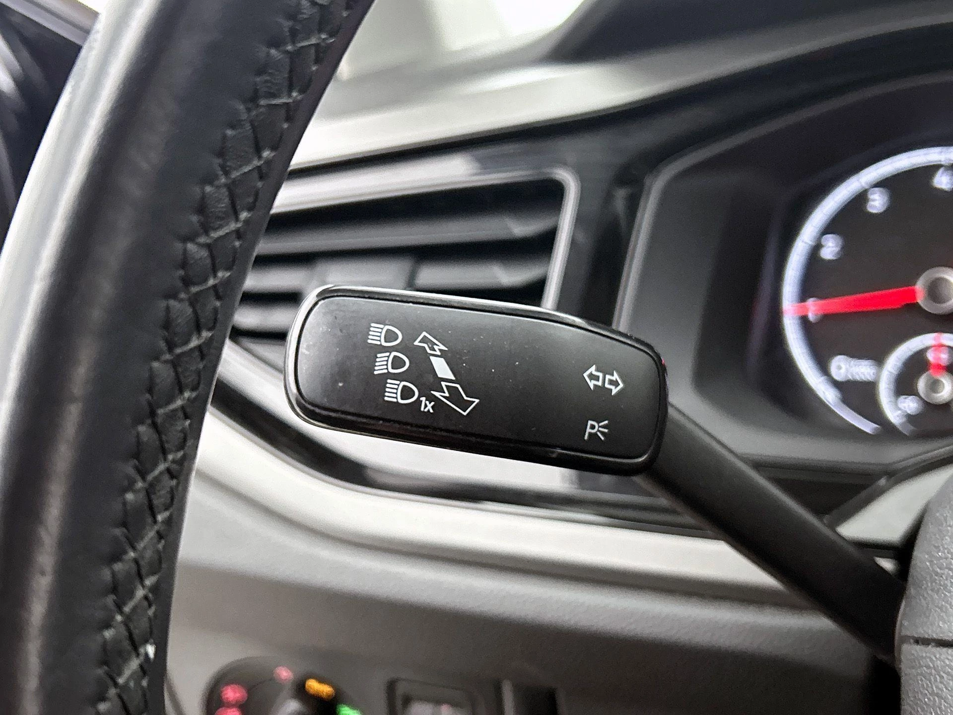 Volkswagen-Polo-image-11