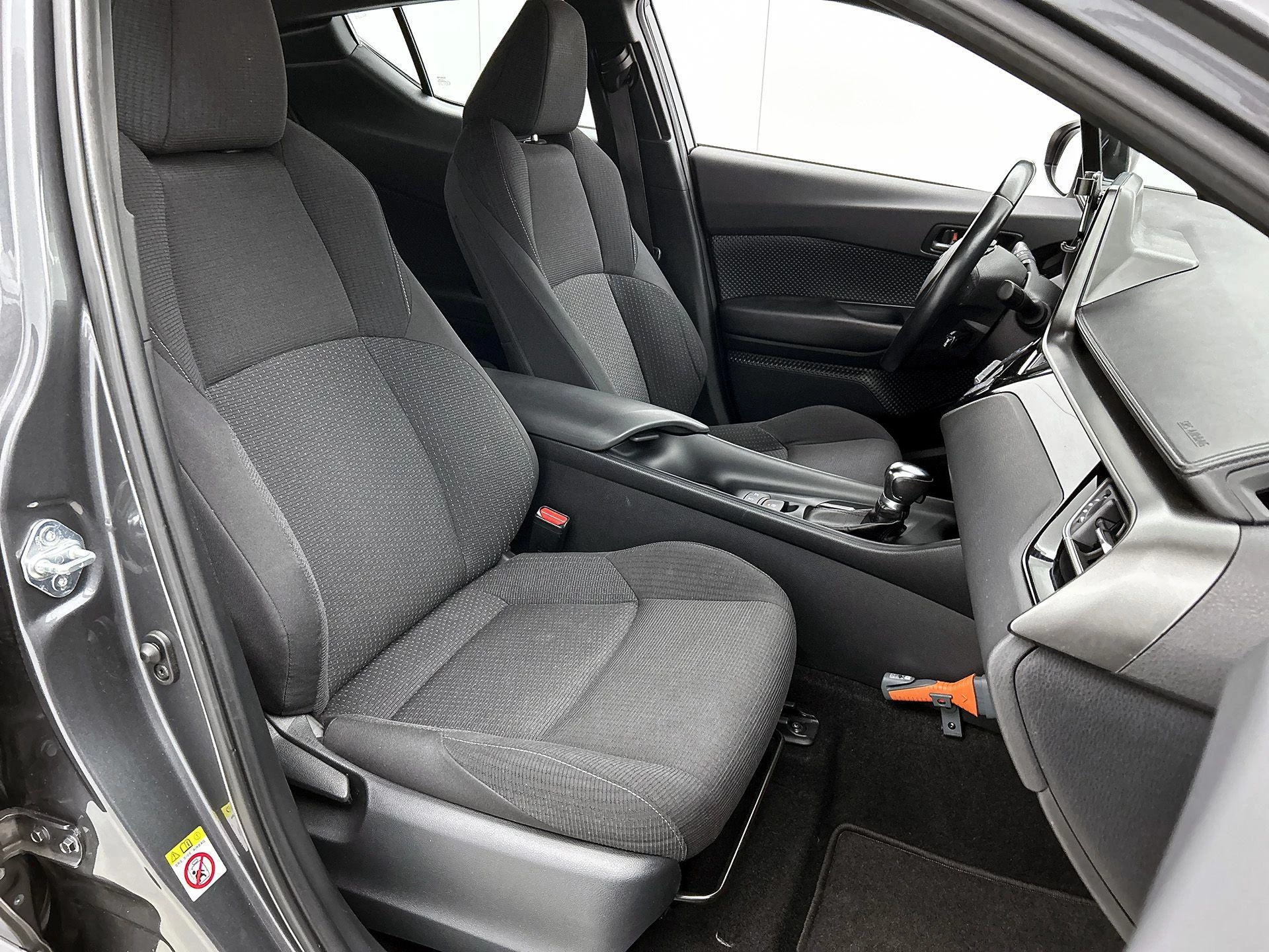 Toyota-C-HR-image-36