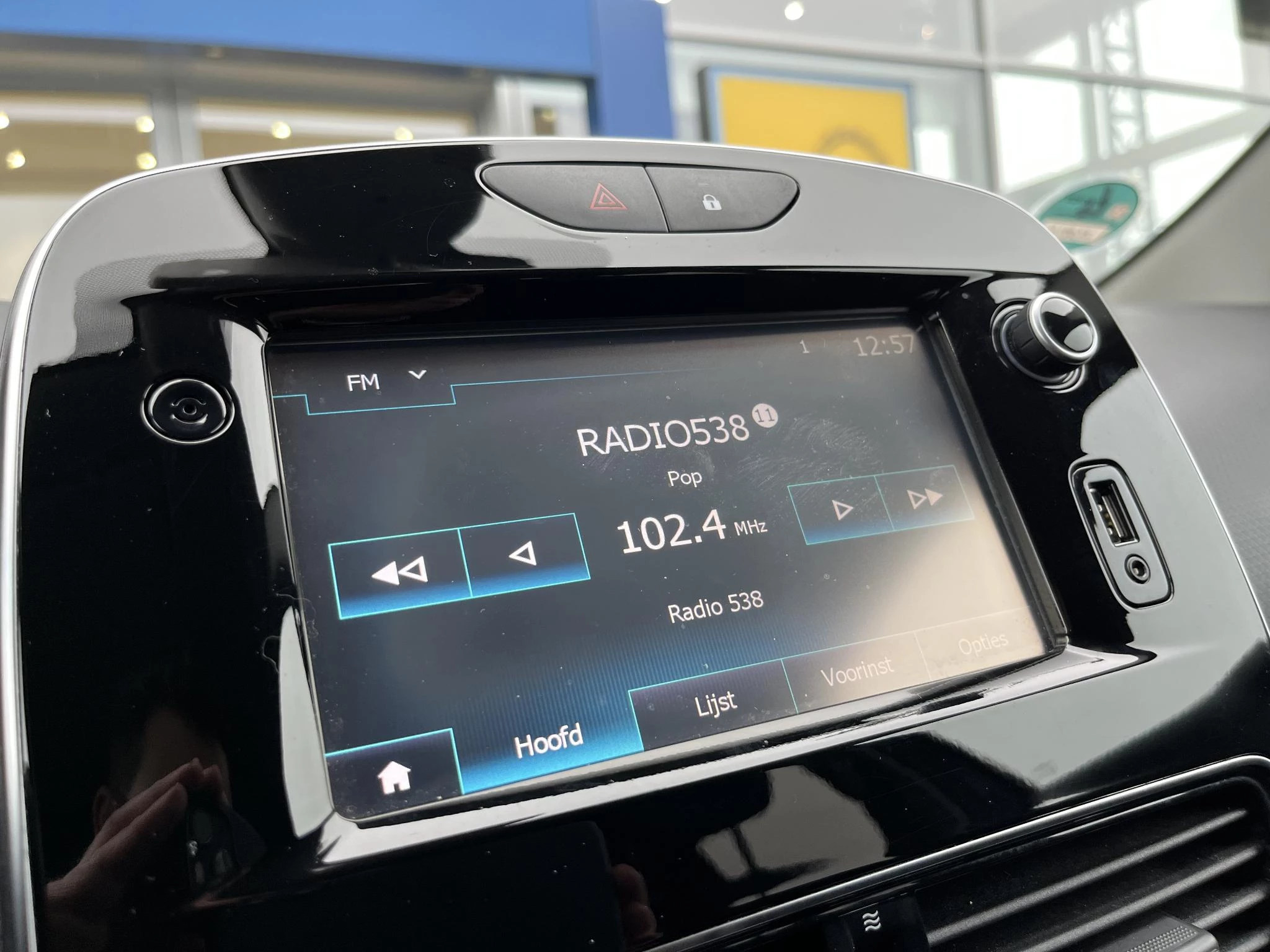 Renault-Clio-image-23