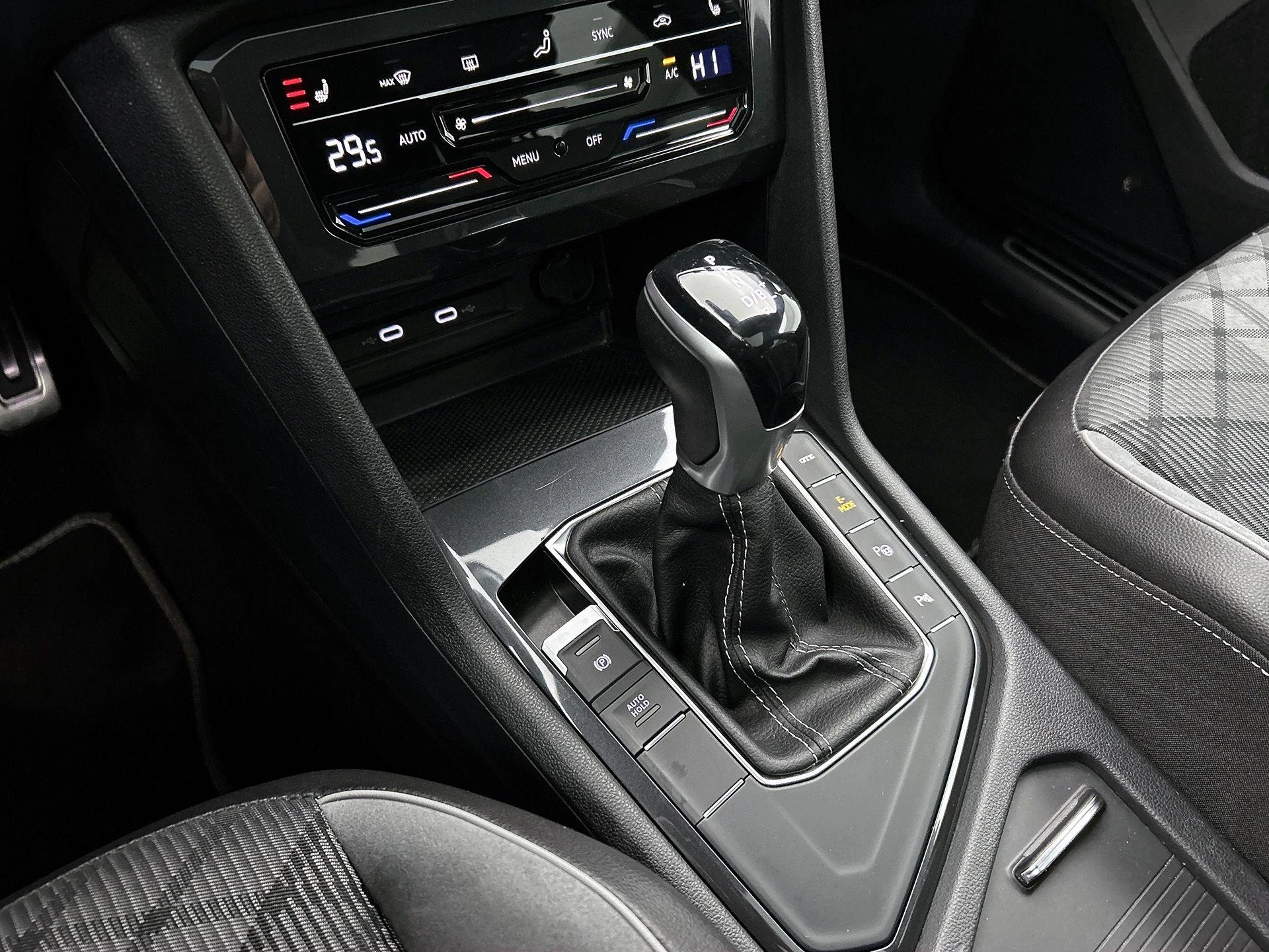 Volkswagen-Tiguan-image-9