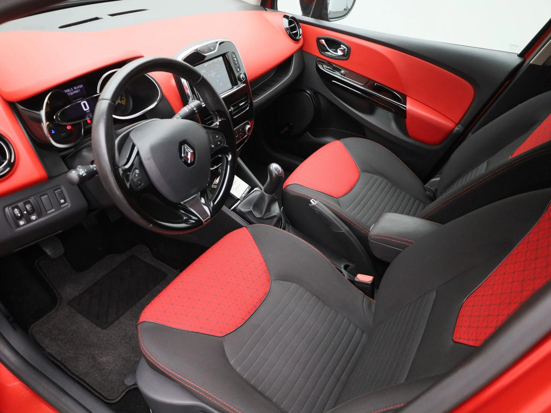 Renault-Clio-image-15