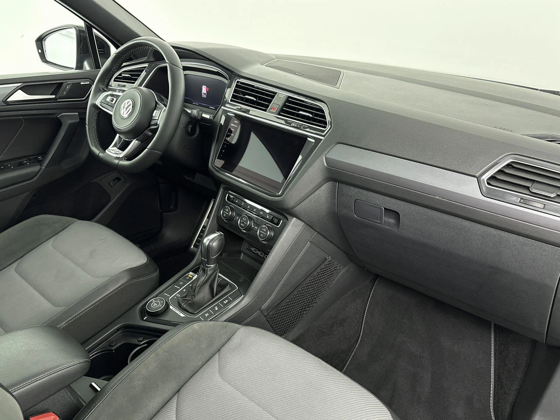 Volkswagen-Tiguan-image-20