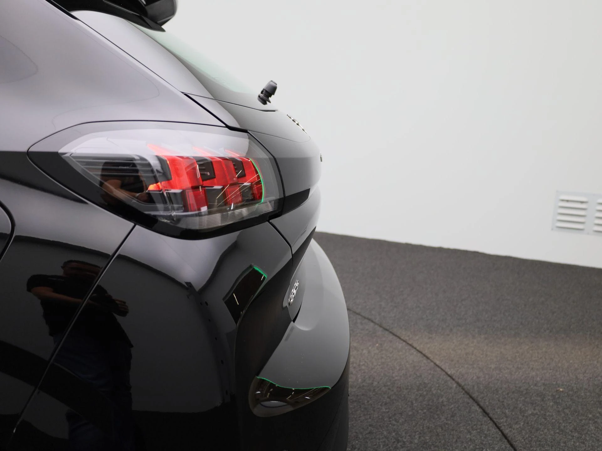 Peugeot-208-image-36
