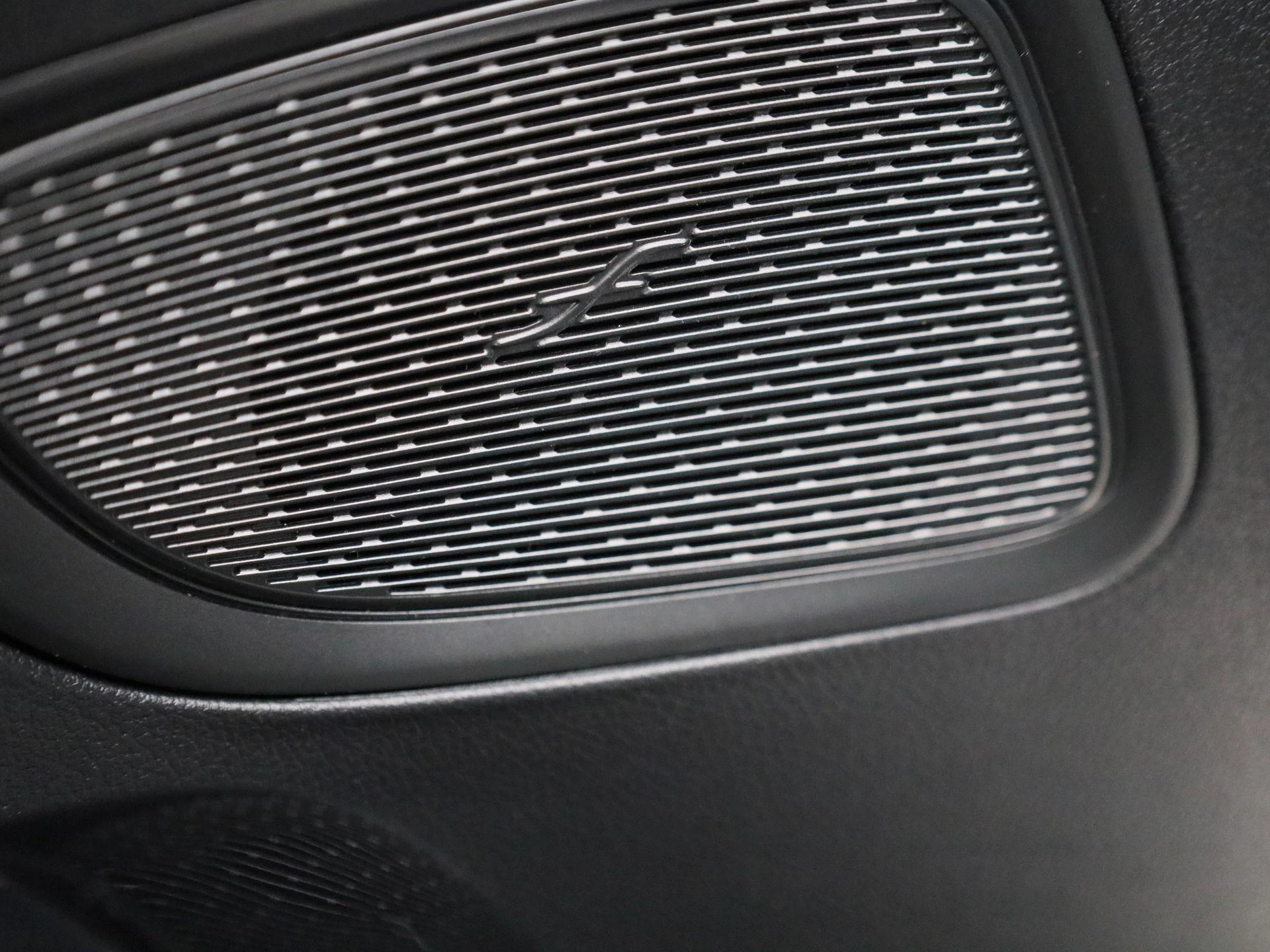 Mercedes-Benz-C-Klasse-image-28