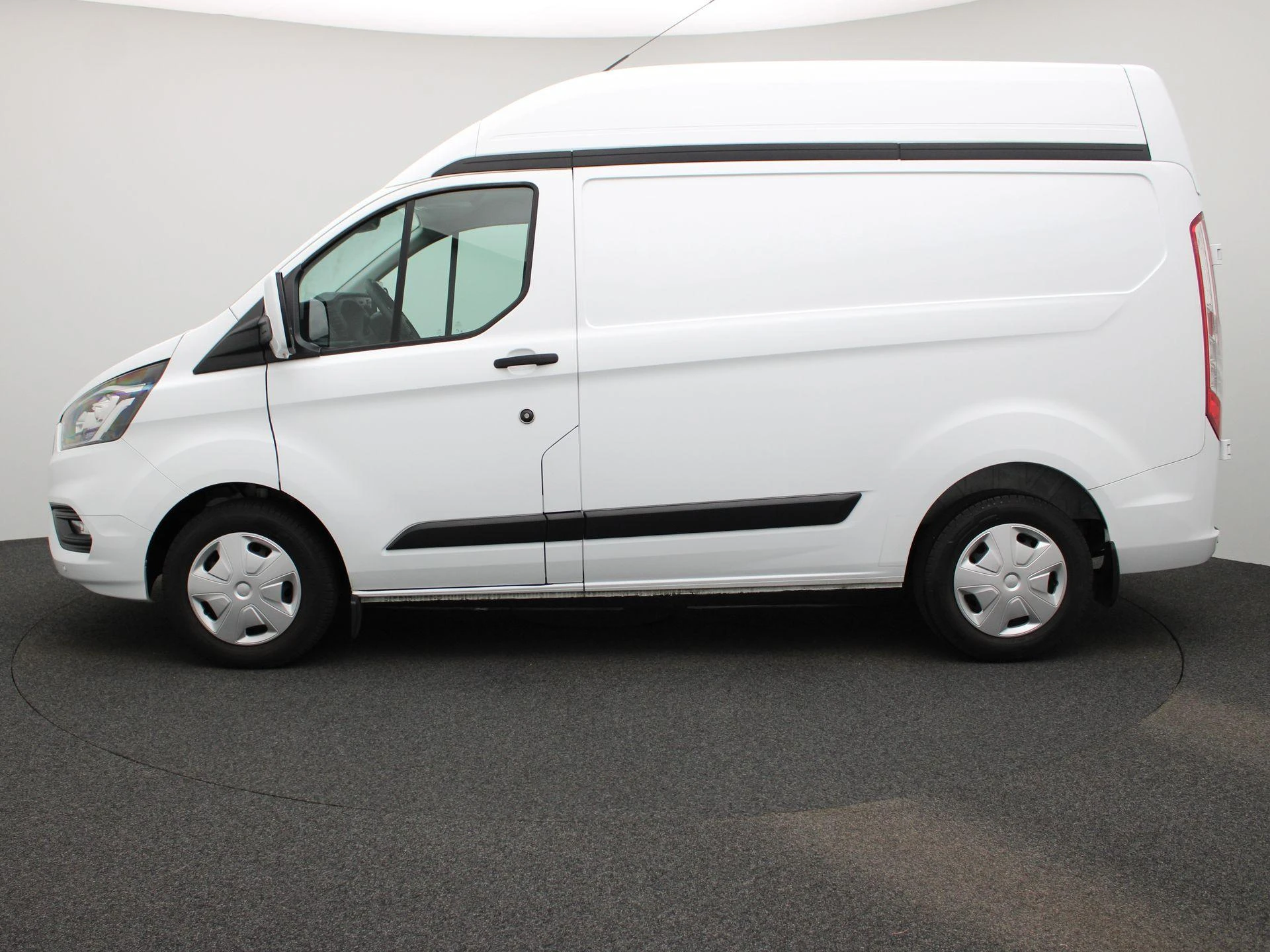 Ford-Transit Custom-image-3