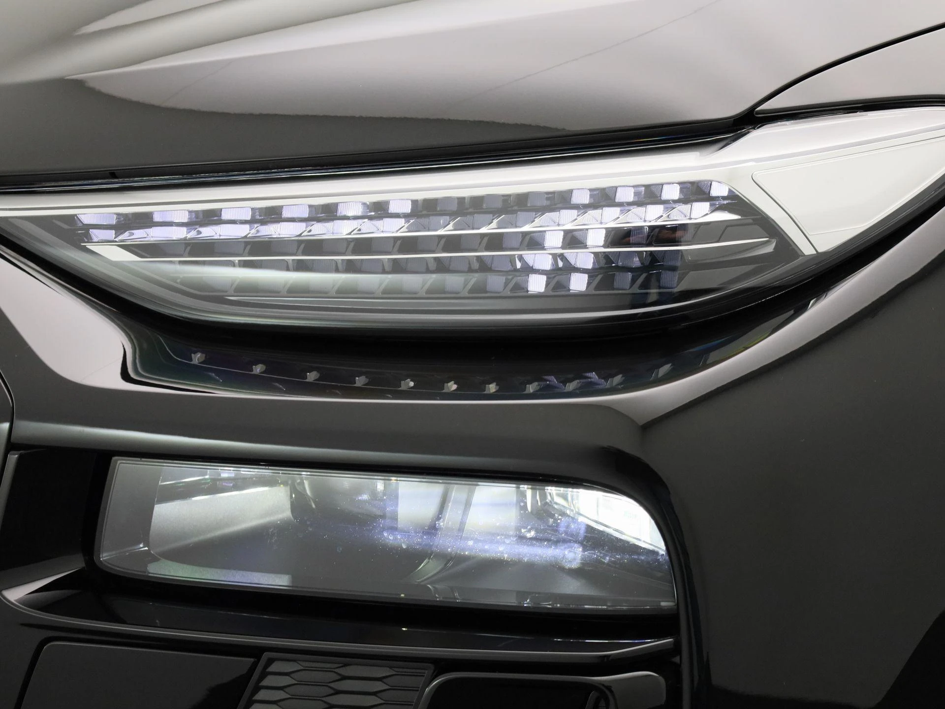 Audi-Q6 e-tron-image-15
