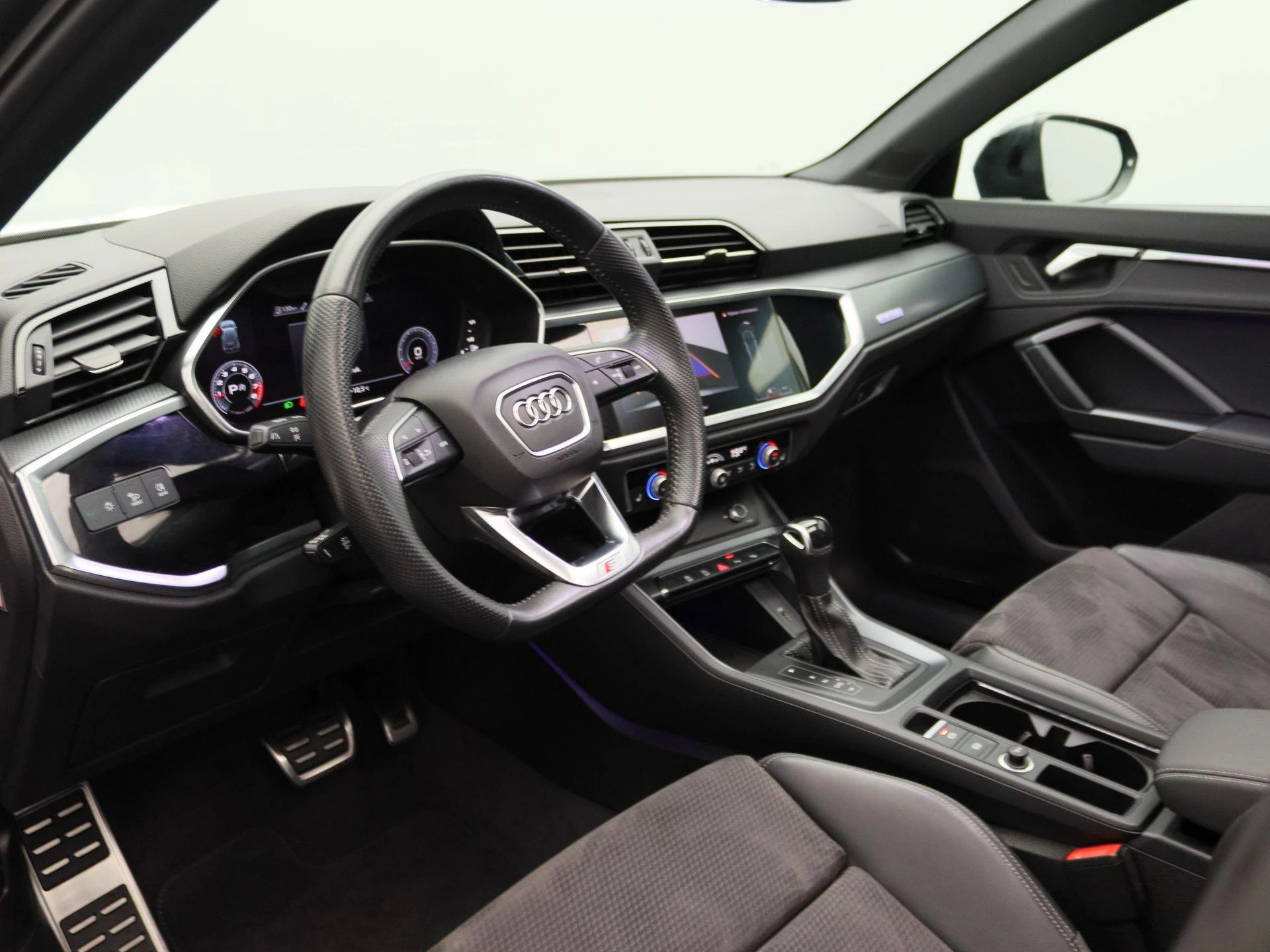 Audi-Q3-image-24