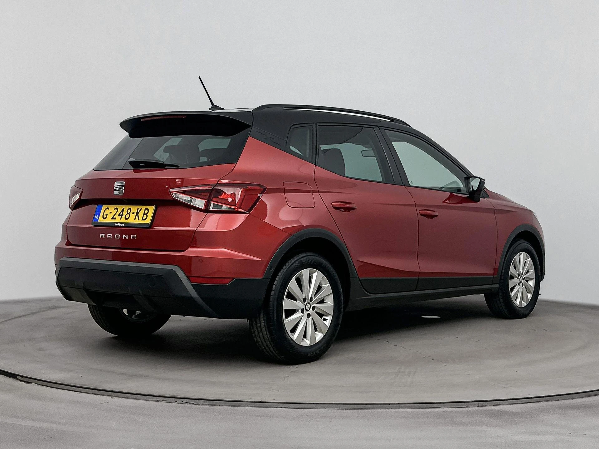 SEAT-Arona-image-3