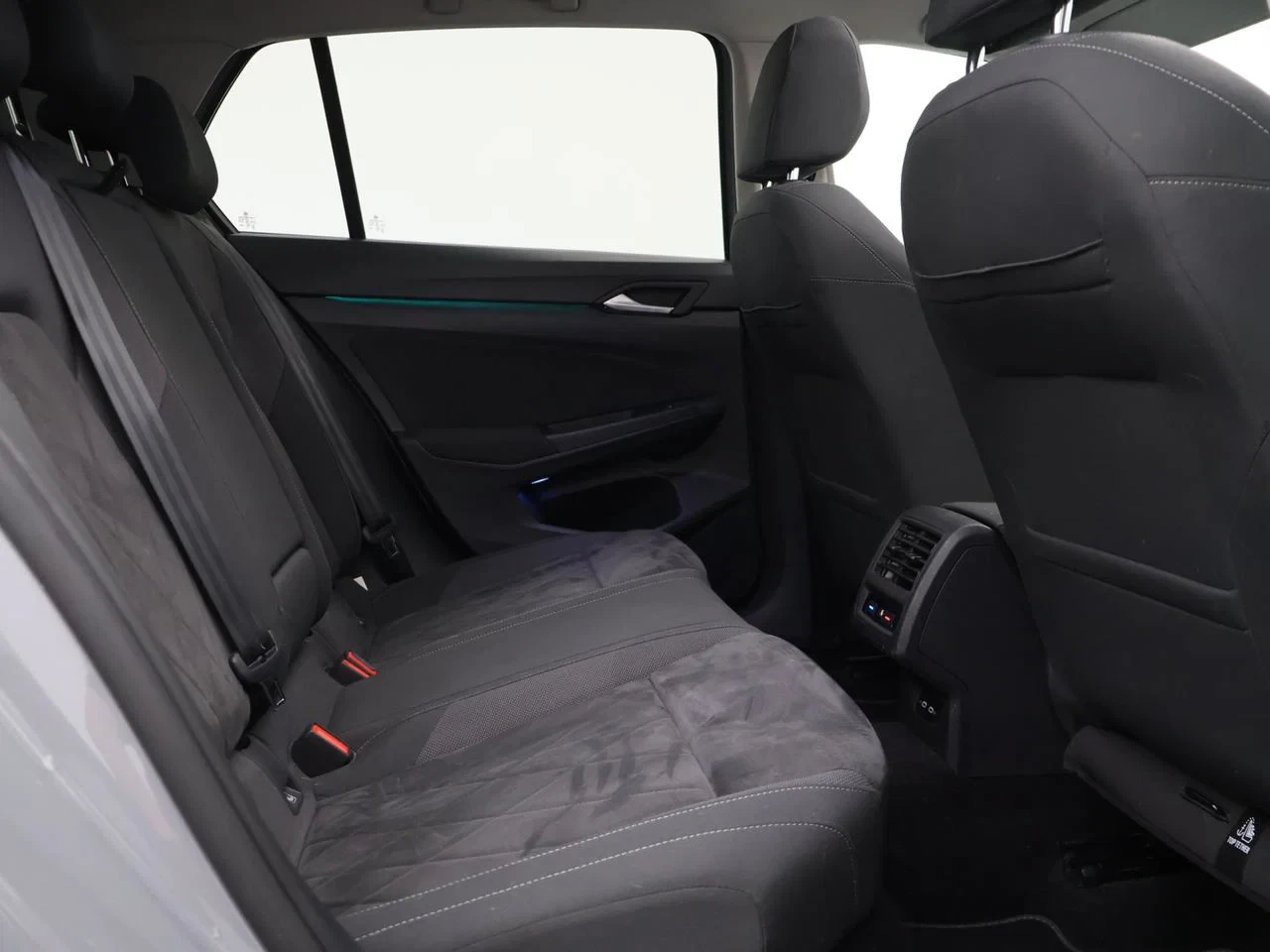 Volkswagen Golf VIII Golf 1.0eTSI 110PK *AUTOMAAT*ALCANTARA*LEDER*PANODAK*CAMERA*ACC*PDC*NAVI*APP-CONNECT*...*
