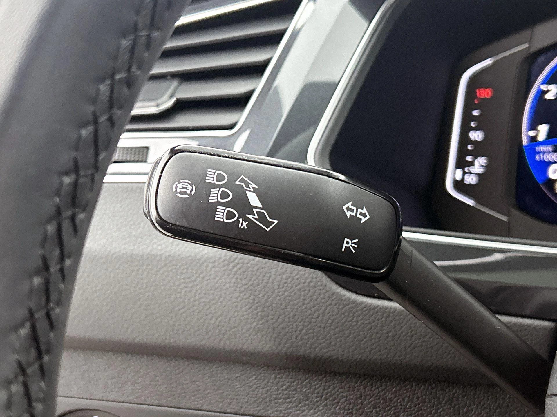Volkswagen-Tiguan-image-9