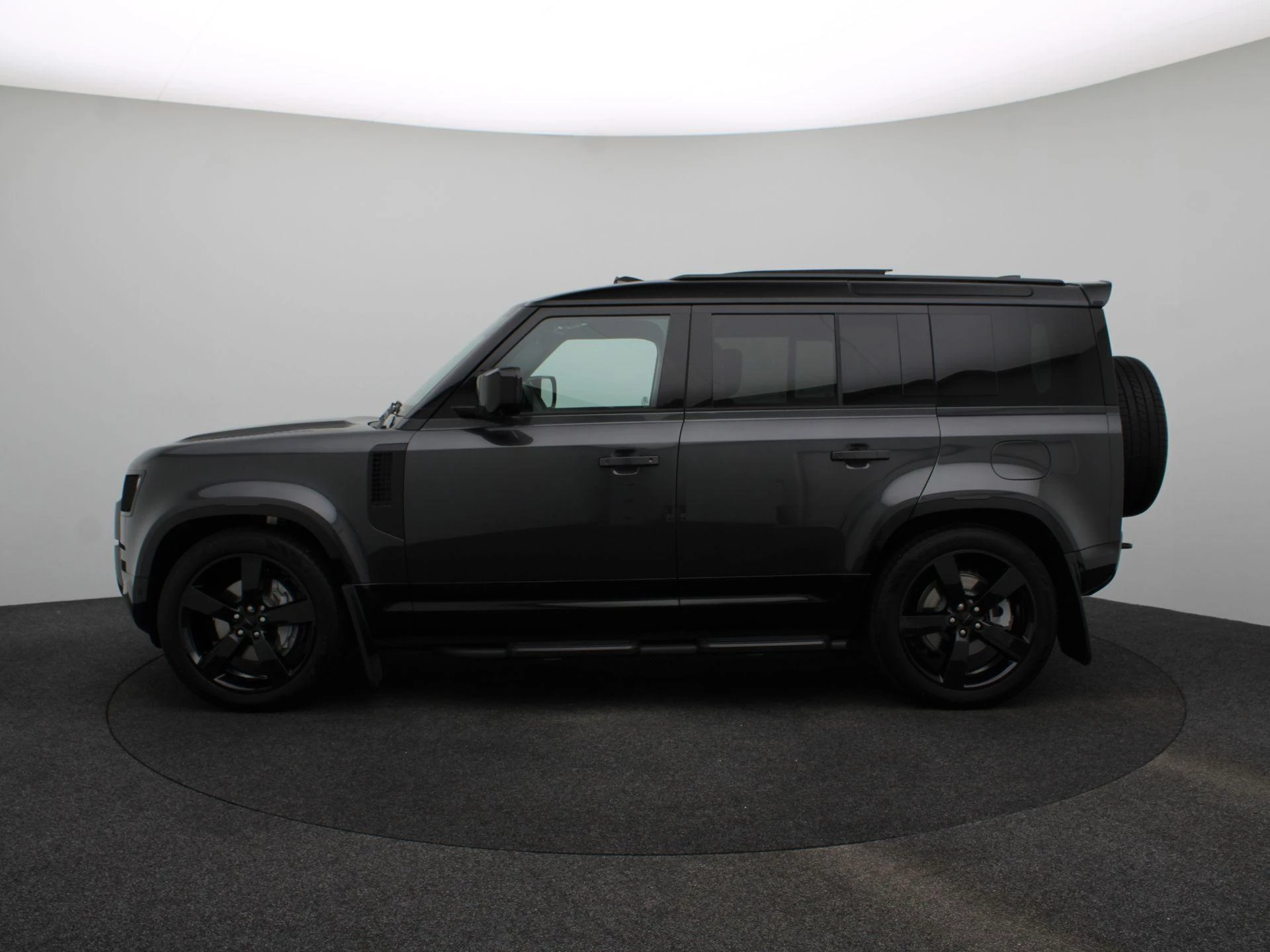 Land Rover Defender 110 2.0 P300e 110 Dynamic Edition