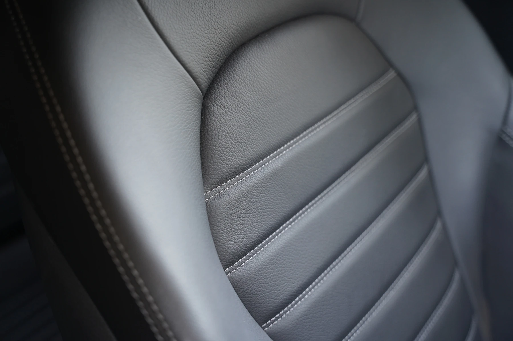 Mercedes-Benz-EQC-image-28