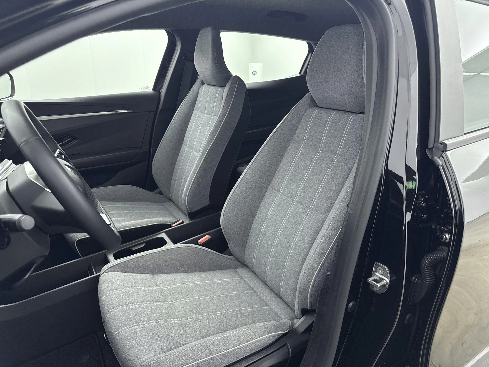 Renault-Megane E-Tech-image-9