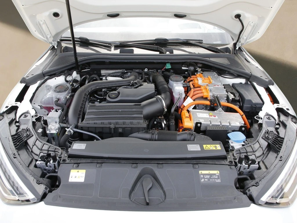 Audi A3 Sportback 40 TFSI e S line 18"|PANO|SHZ|RFK|