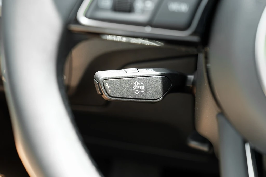Audi Q2 30 TFSI advanced Kamera AHK GRA GWF