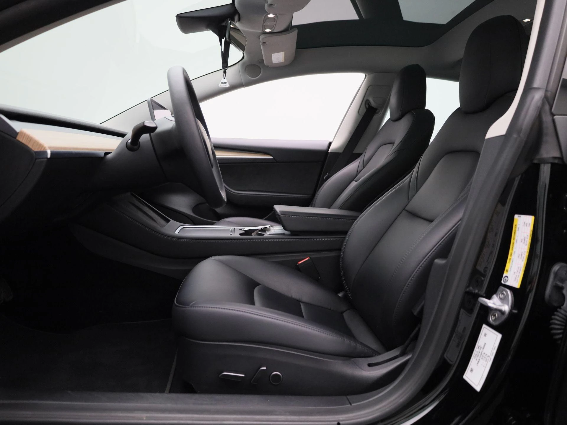 Tesla-Model 3-image-9