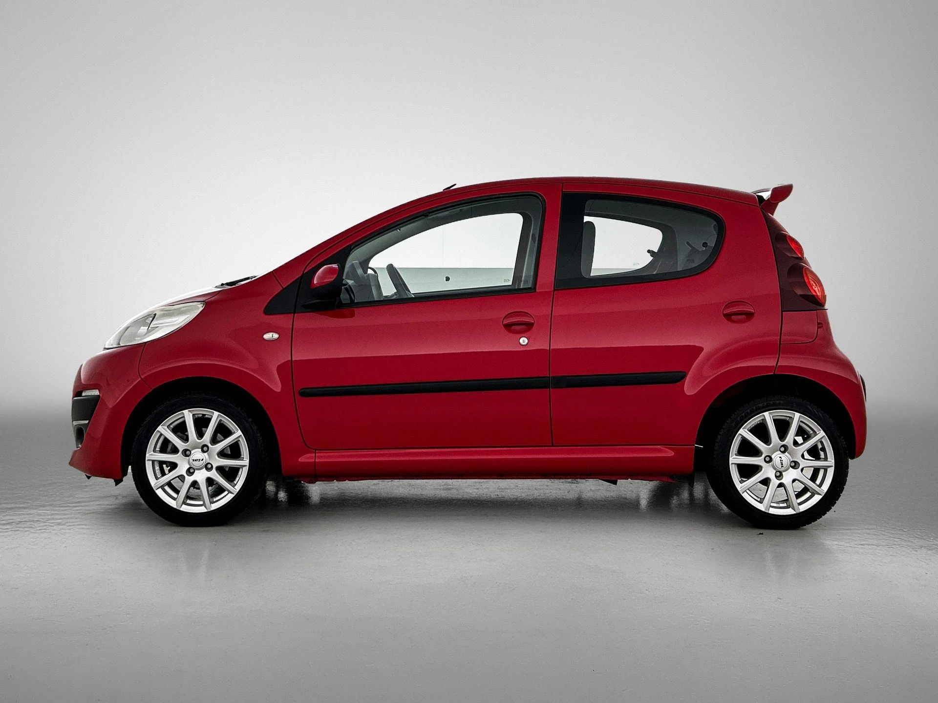 Peugeot-107-image-1