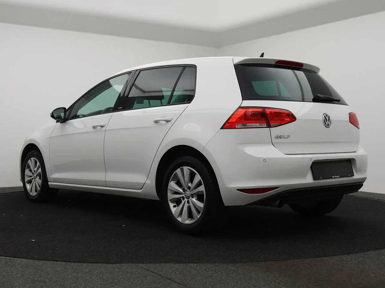 Volkswagen-Golf-image-17