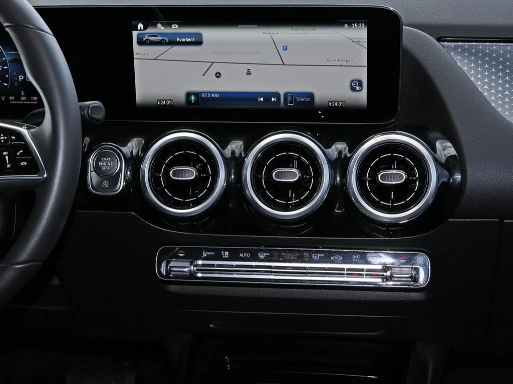 Mercedes-Benz-GLA 200 d-image-11