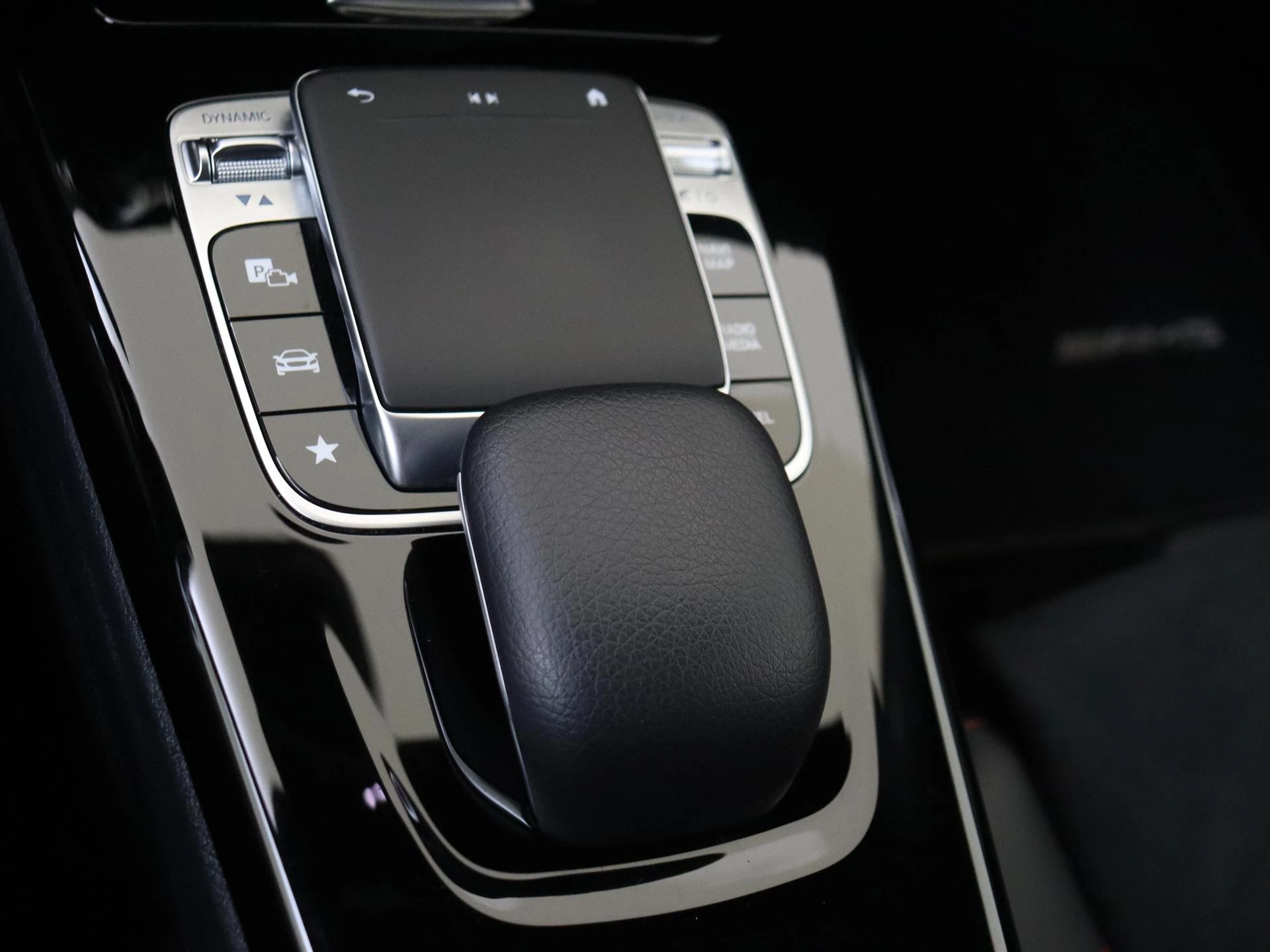 Mercedes-Benz-CLA-image-21