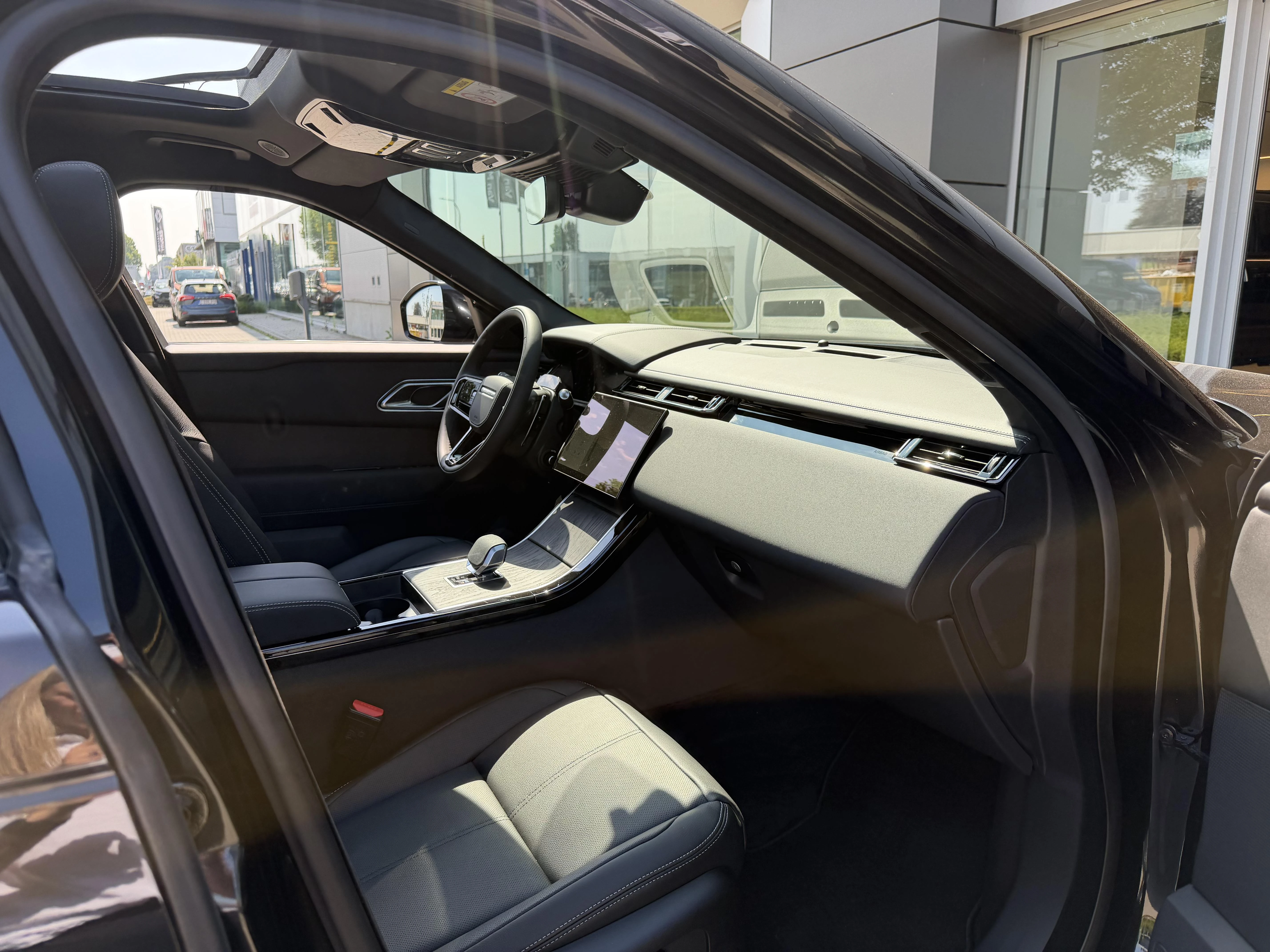 Land Rover Range Rover Velar P400e Belgravia AWD Auto. 26.75MY