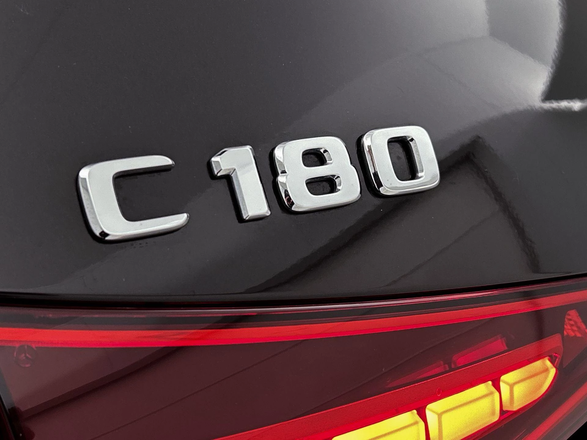 Mercedes-Benz-C-Klasse-image-22