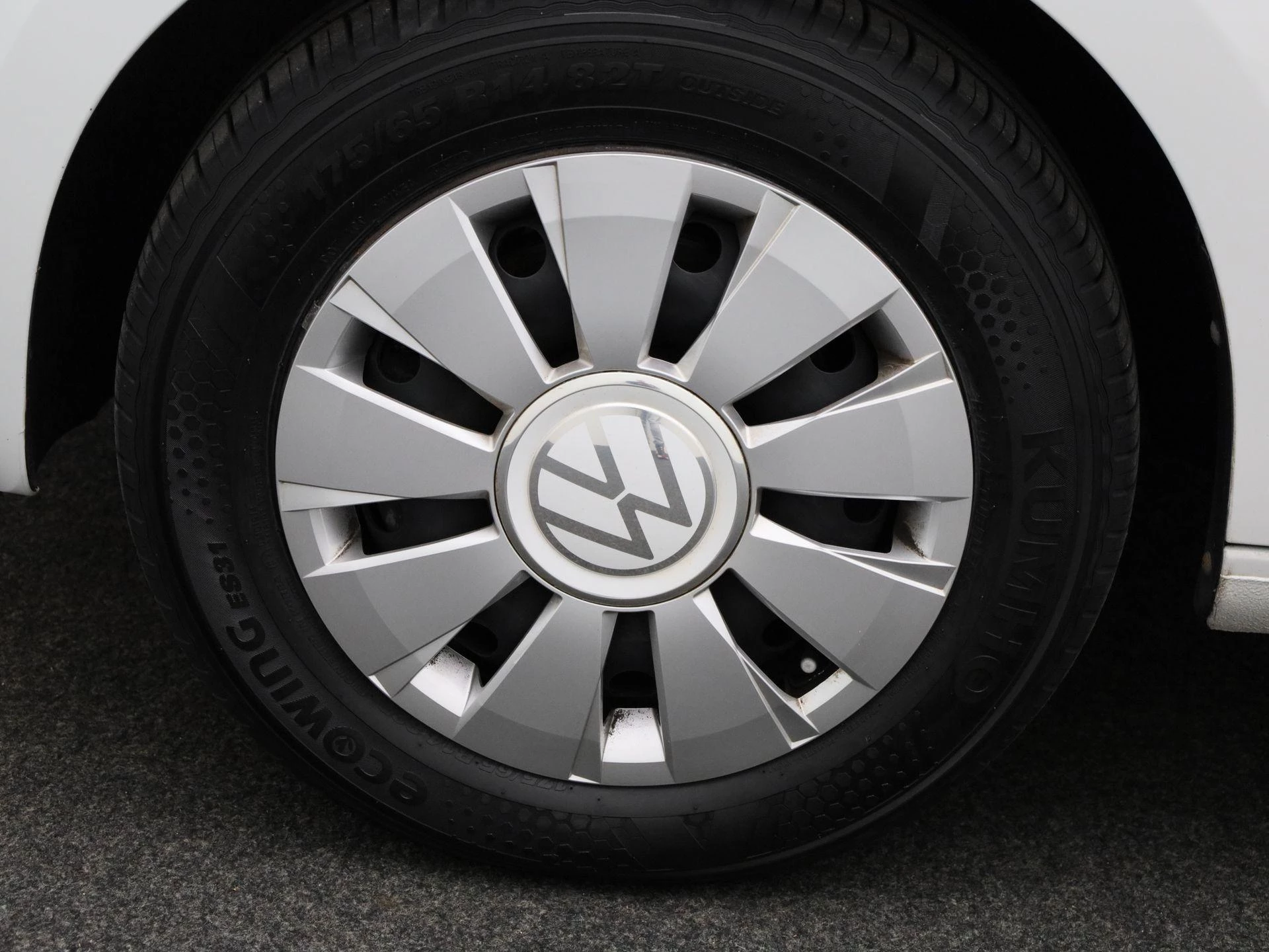 Volkswagen-up!-image-12