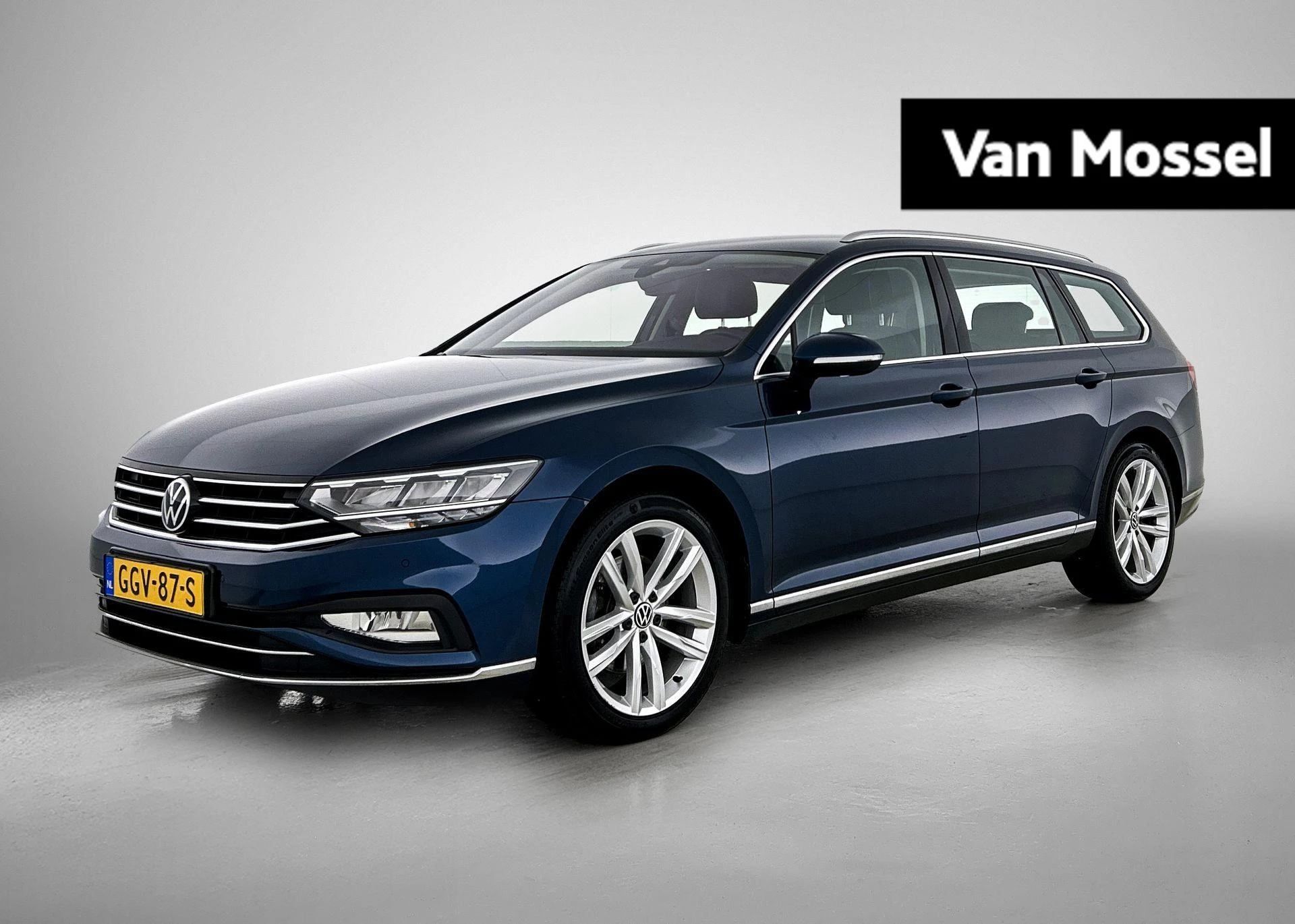 Volkswagen-Passat-image-0