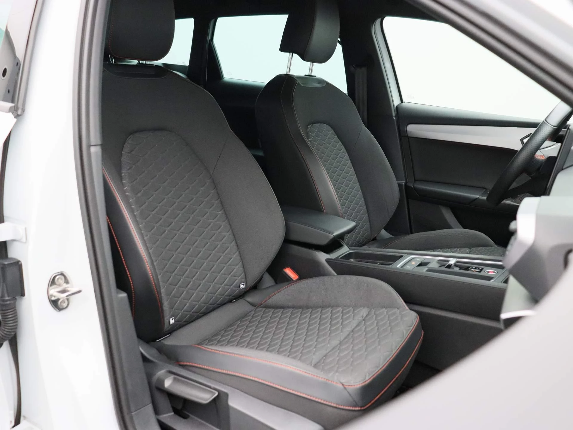 SEAT Leon Sportstourer 1.0 eTSI FR Business 110 PK