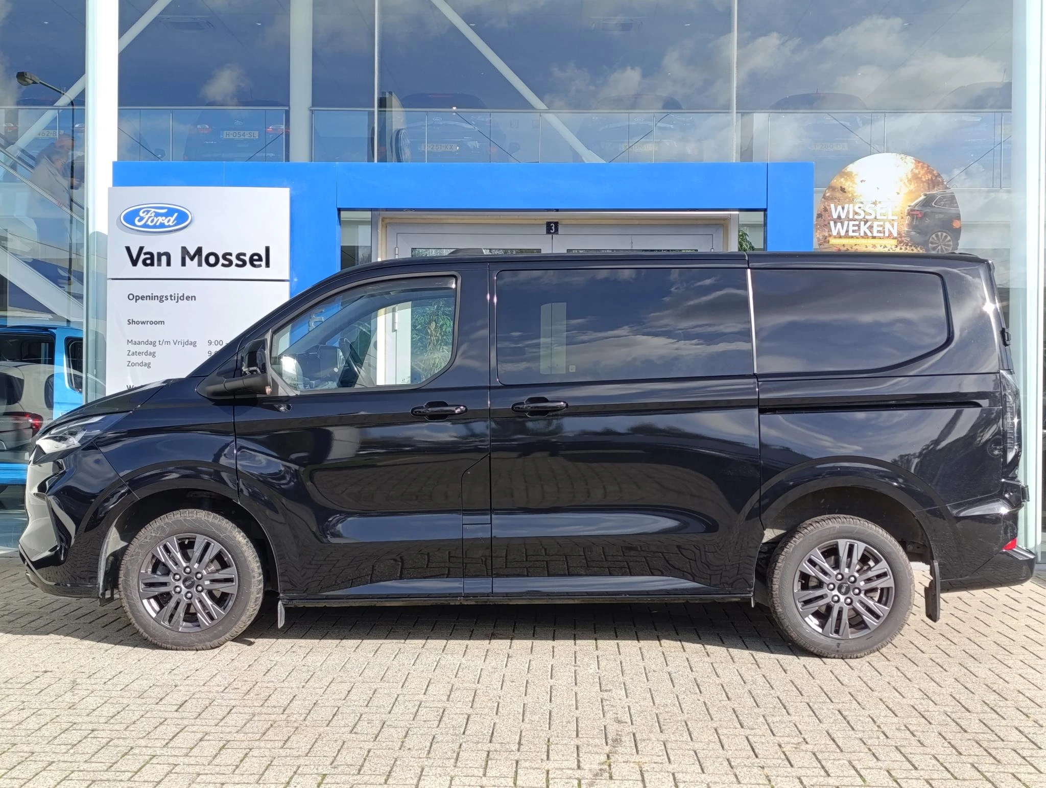 Ford-Transit Custom-image-5
