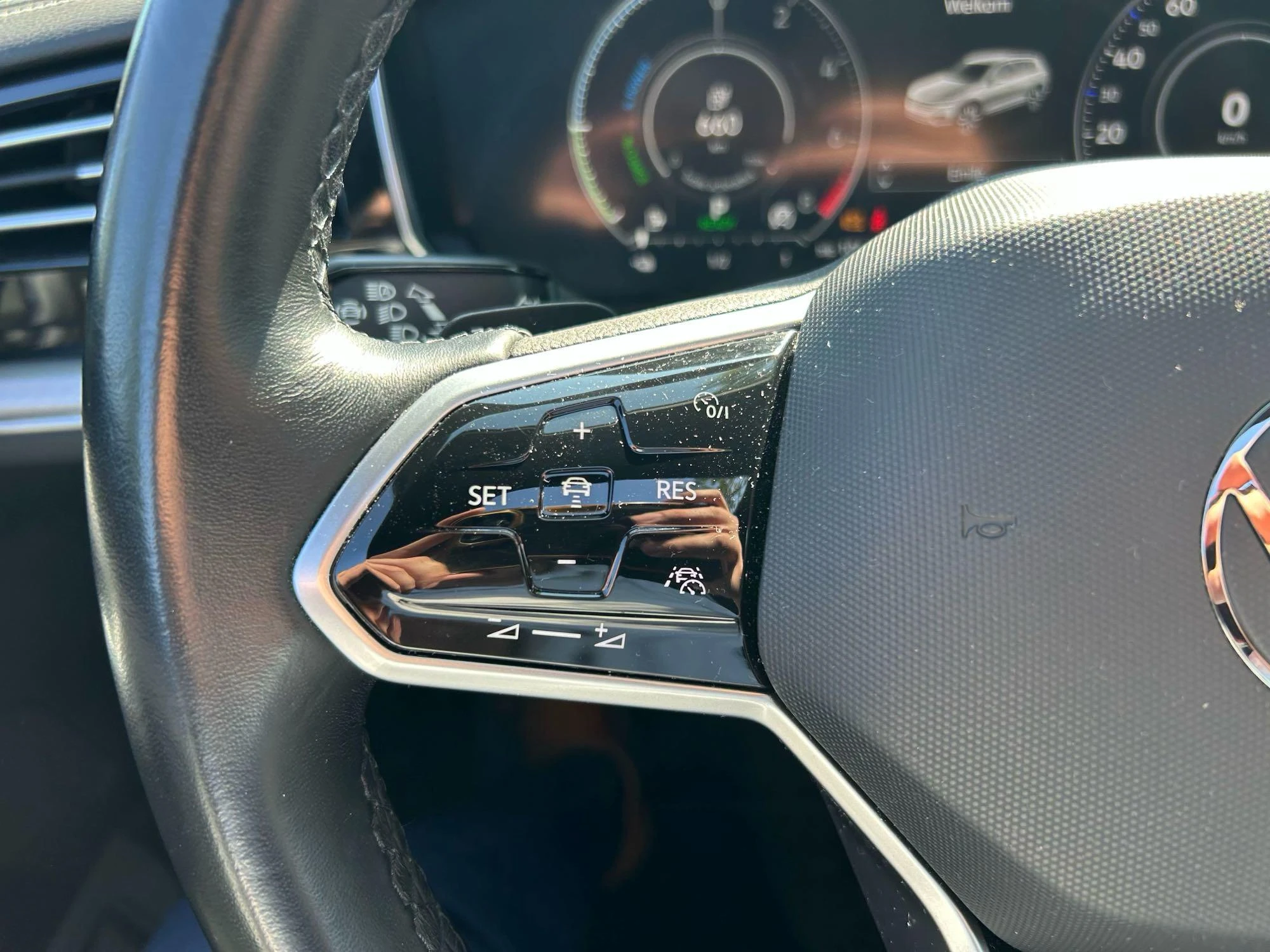 Volkswagen-Touareg-image-17