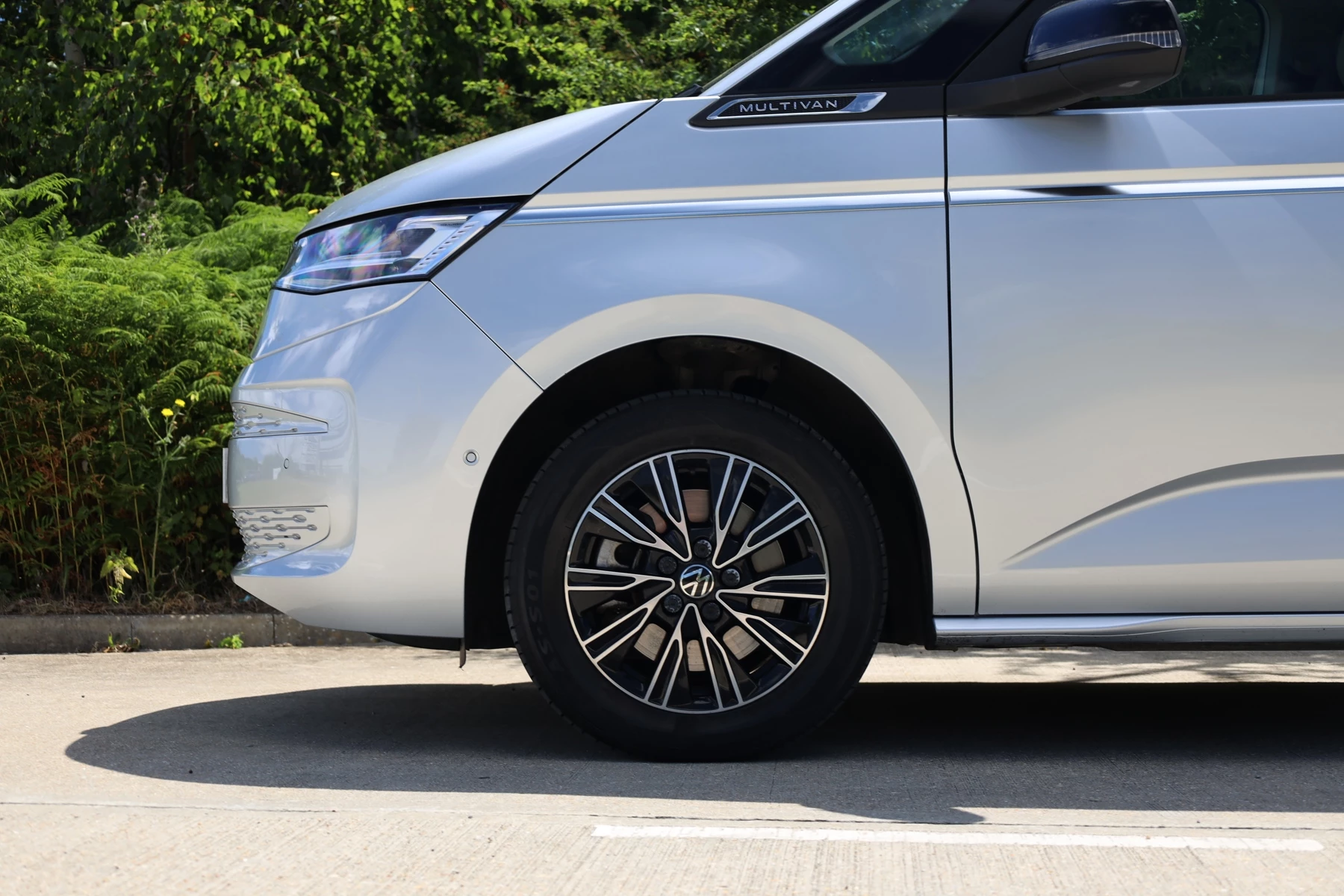 Volkswagen-Multivan-image-4