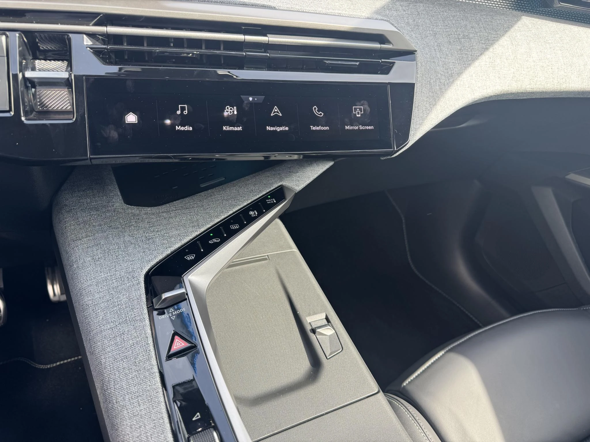 Peugeot-e-5008-image-11
