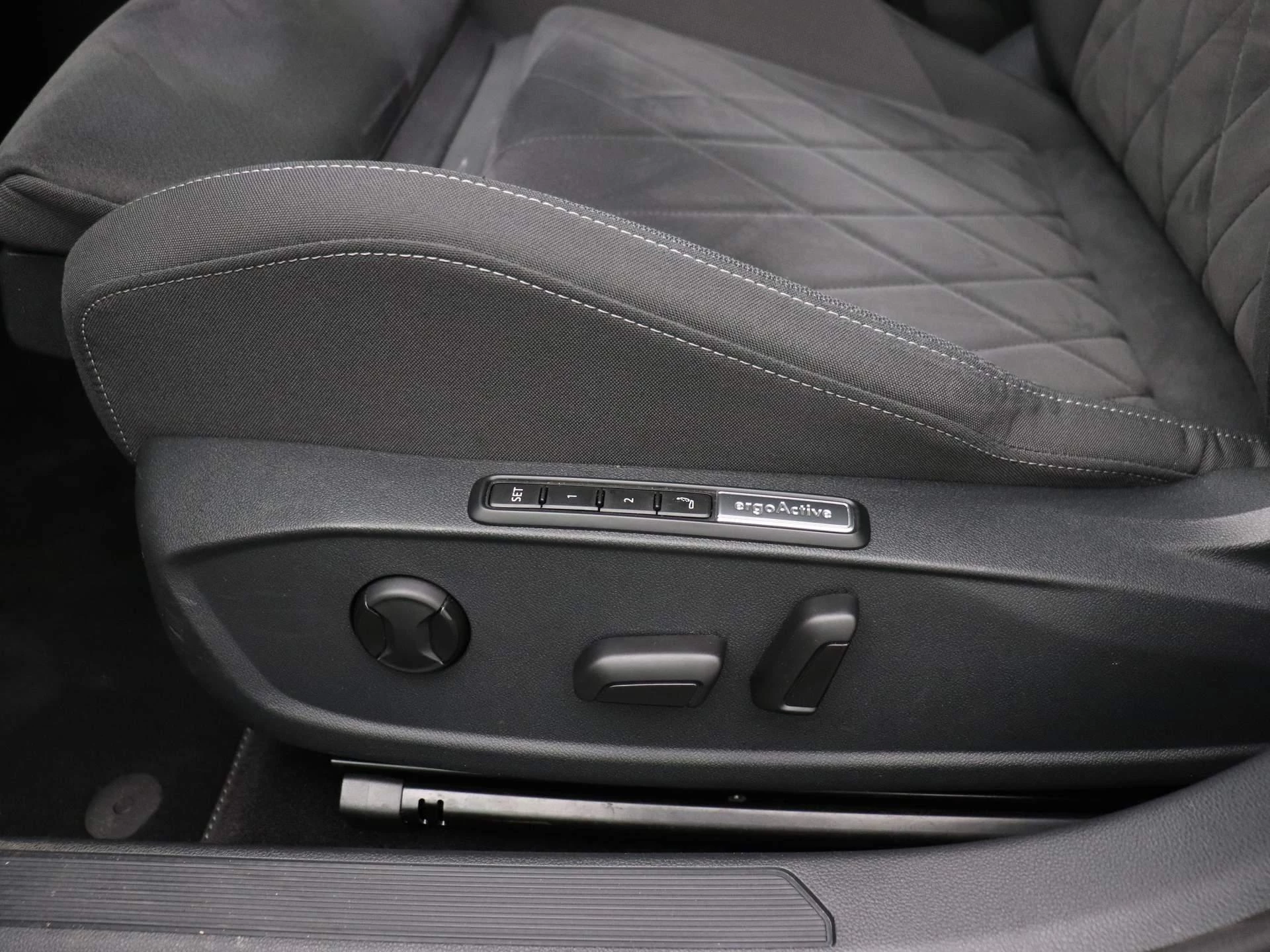 Volkswagen-Golf-image-16
