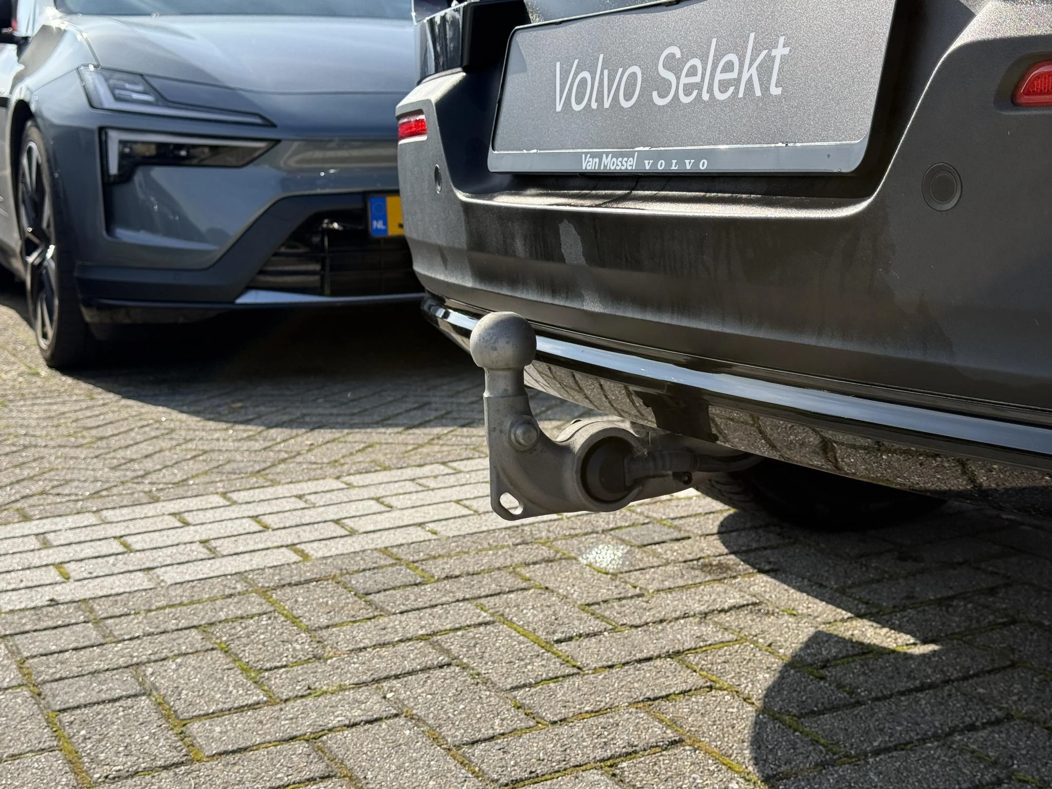 Volvo-EX40-image-2