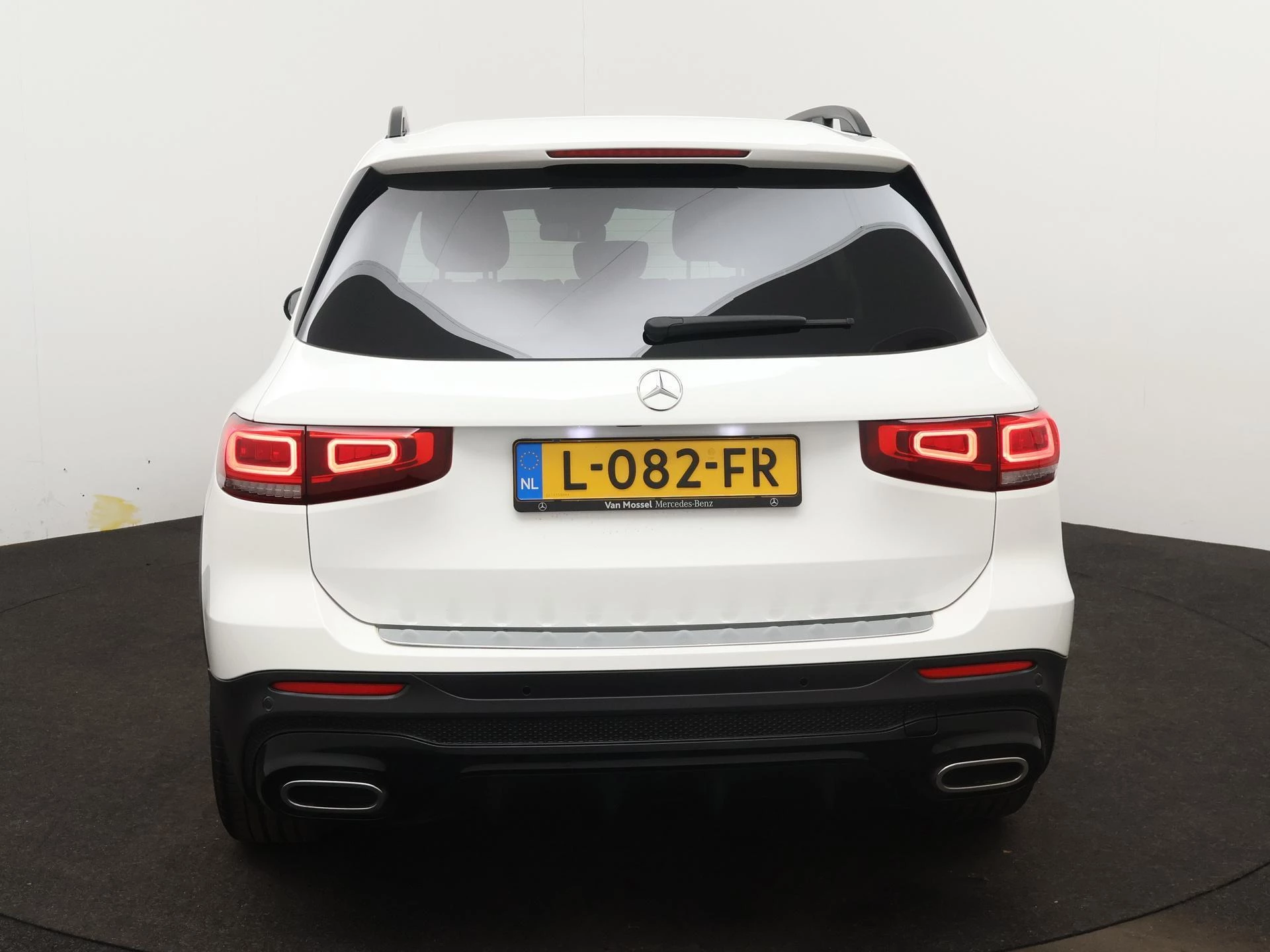 Mercedes-Benz-GLB-image-7