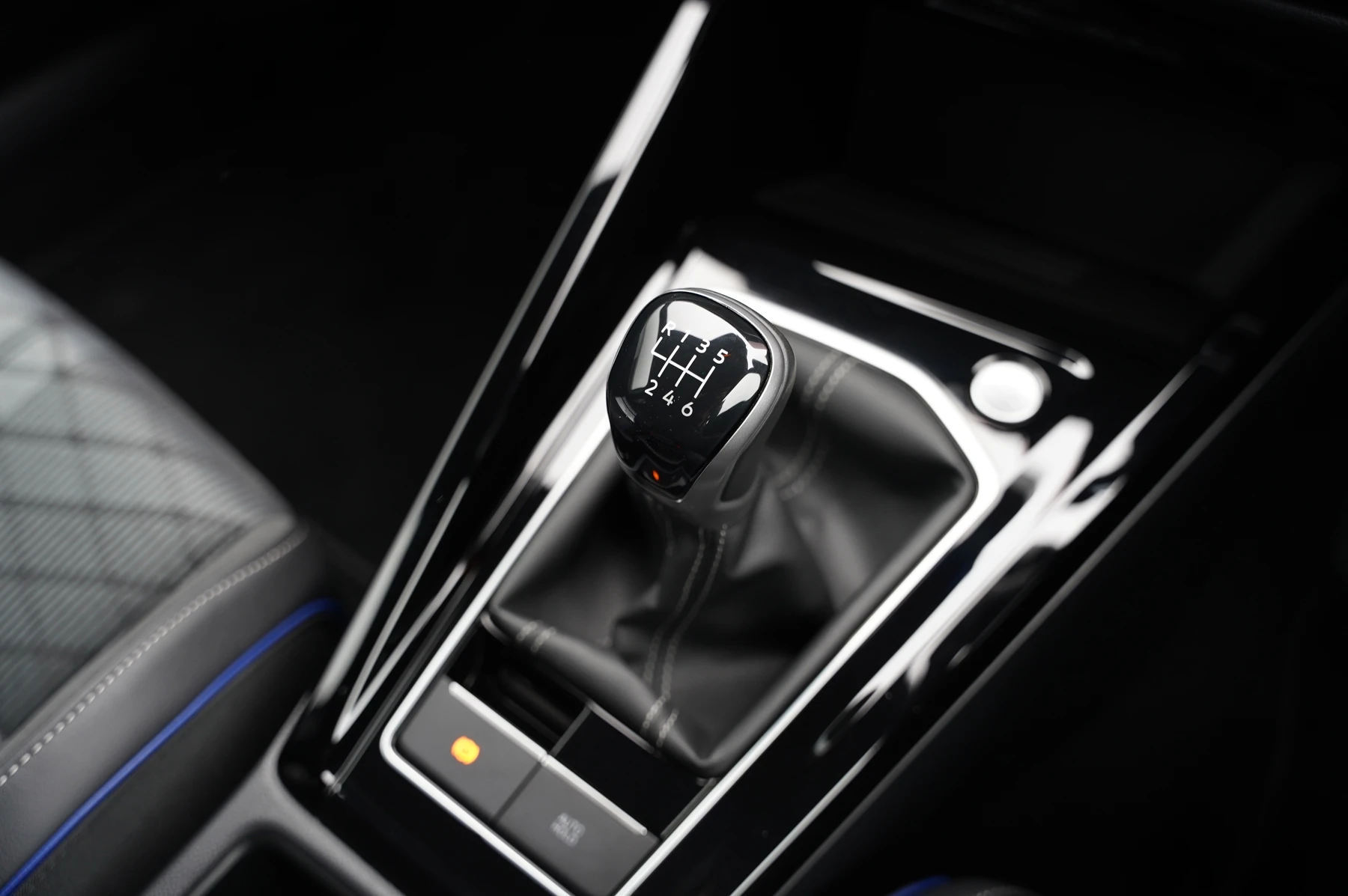 Volkswagen-Golf-image-19