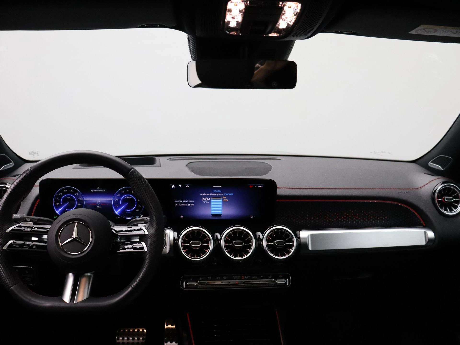 Mercedes-Benz-EQB-image-25