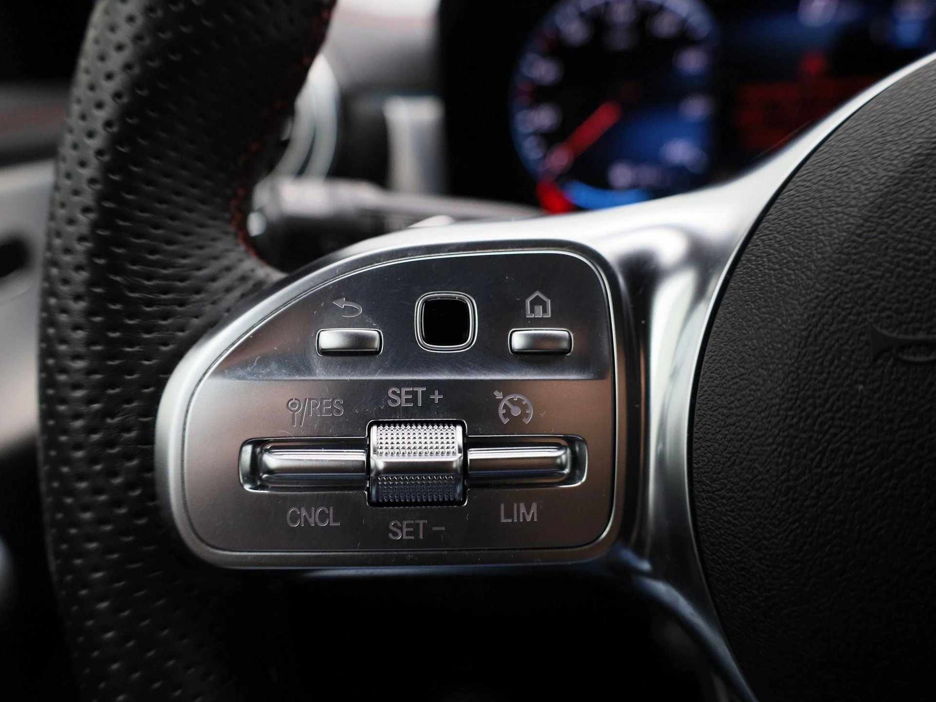 Mercedes-Benz-CLA-image-18