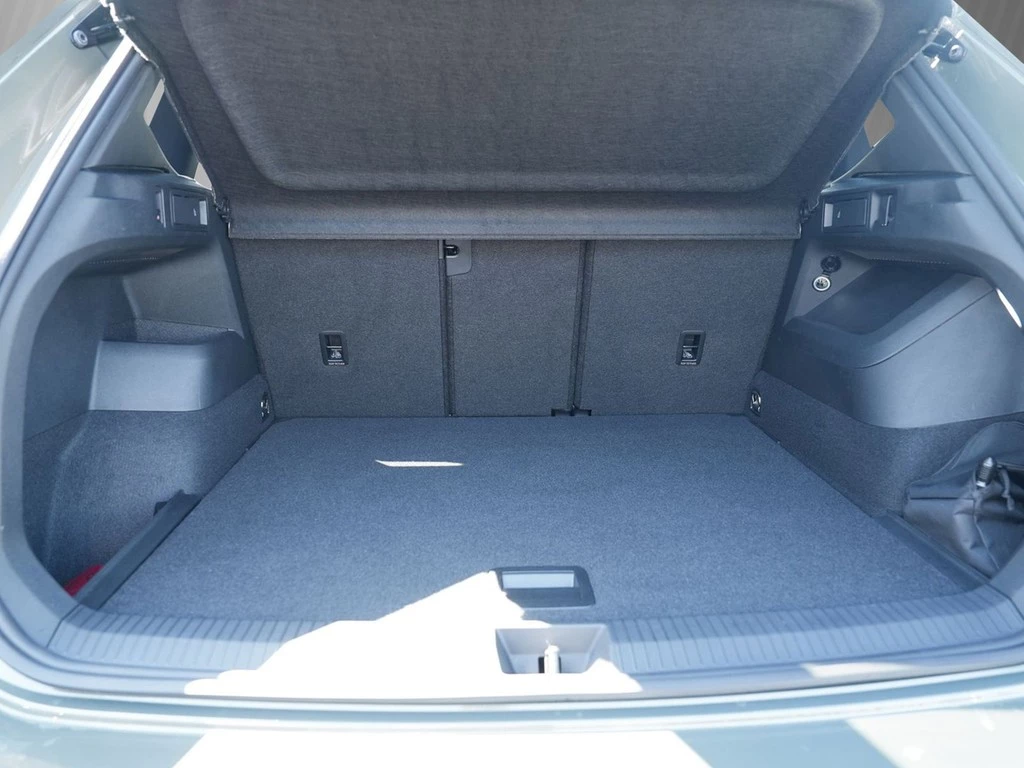 Volkswagen Tiguan 2.0 TDI DSG R-Line 4Mo AHK/Pano/RFK/Leder