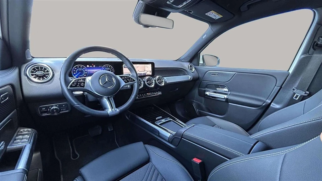 Mercedes-Benz-EQB-image-11